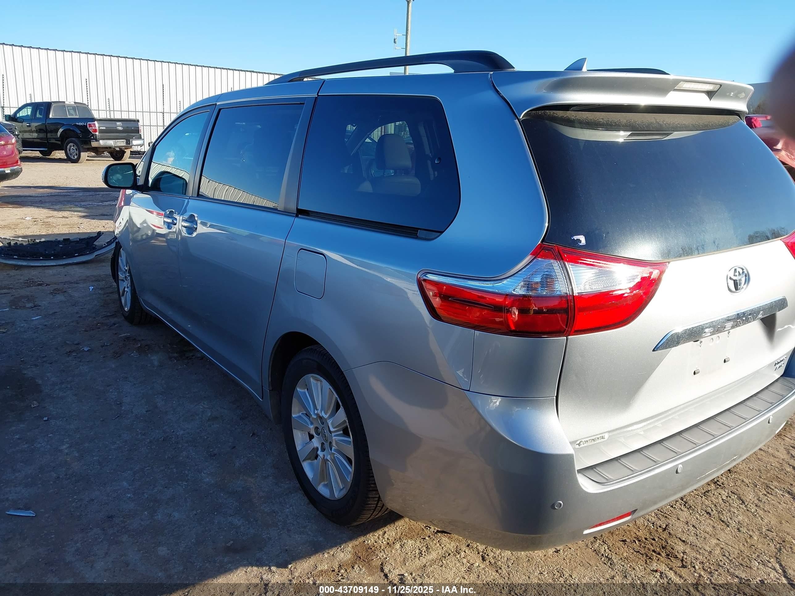 2015 Toyota Sienna Limited Premium 7 Passenger Серебряный vin: 5TDDK3DC7FS116044