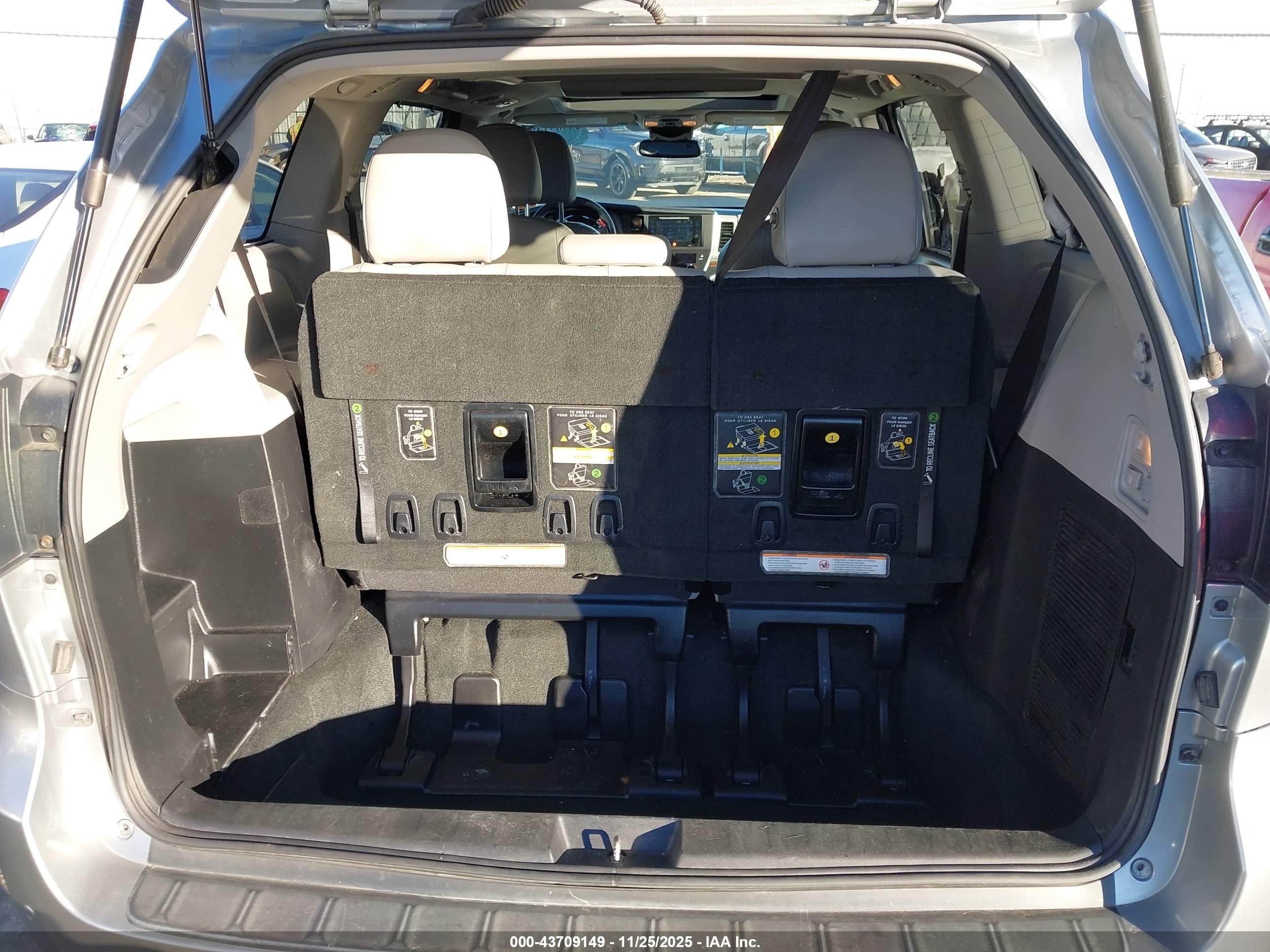 2015 Toyota Sienna Limited Premium 7 Passenger Серебряный vin: 5TDDK3DC7FS116044