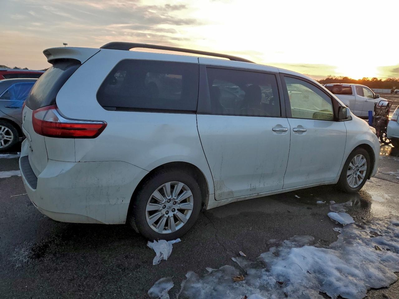 2015 Toyota Sienna Xle Белый vin: 5TDDK3DC7FS121972
