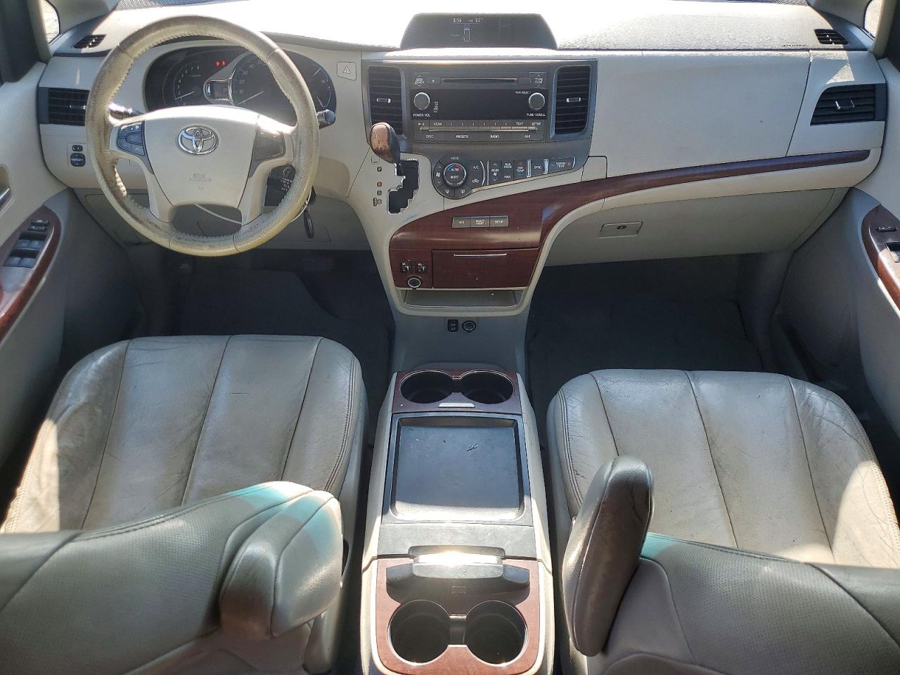 2011 Toyota Sienna Xle 7-passenger Silver vin: 5TDDK3DC8BS001382