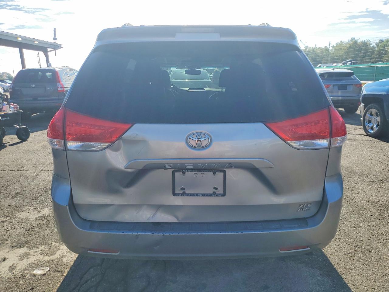 2011 Toyota Sienna Xle 7-passenger Silver vin: 5TDDK3DC8BS001382
