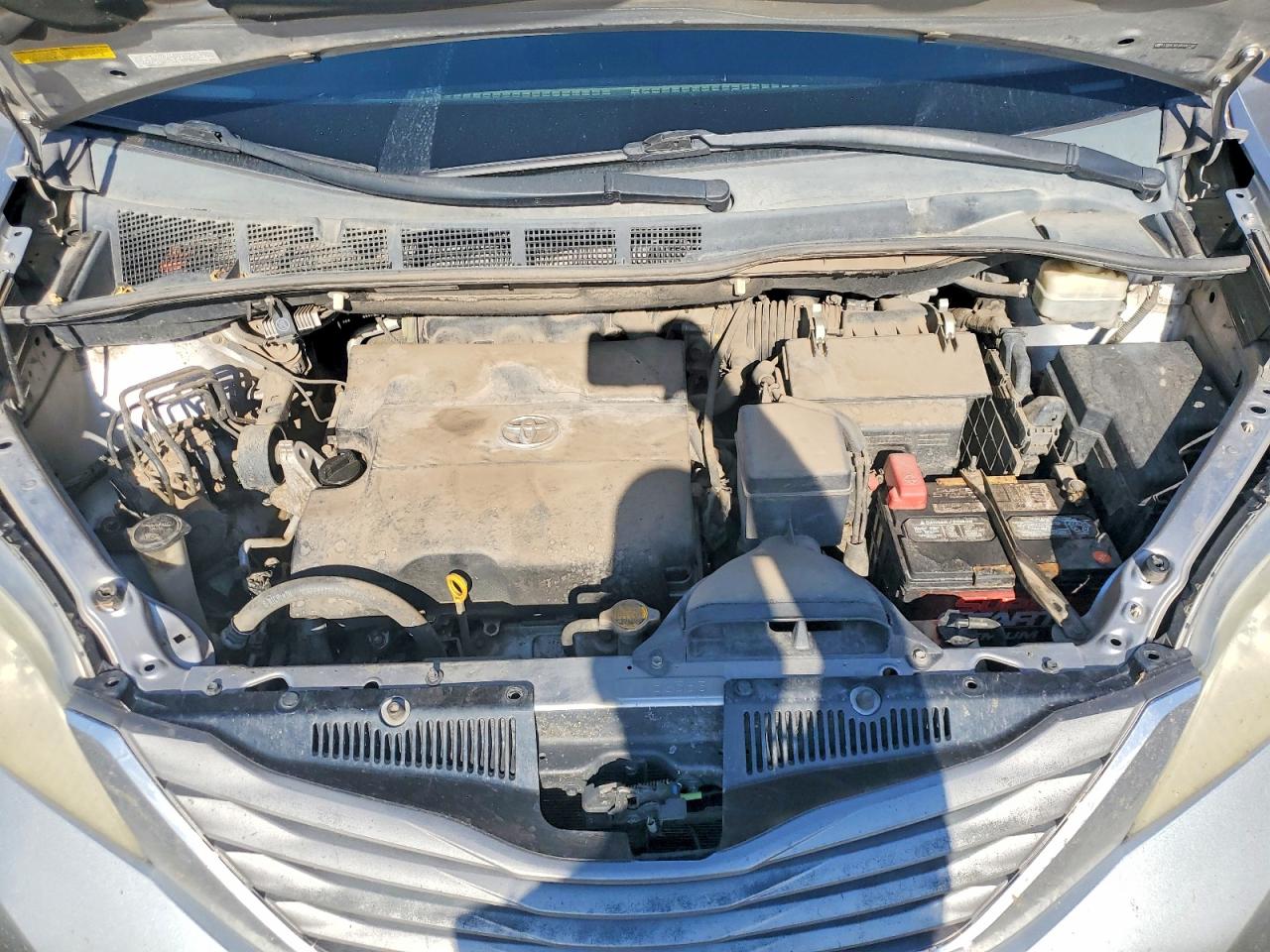 2011 Toyota Sienna Xle 7-passenger Silver vin: 5TDDK3DC8BS001382