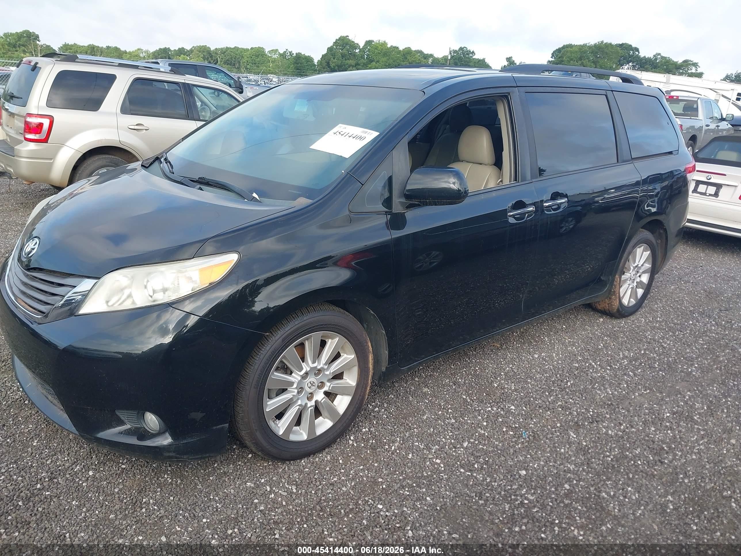 2011 Toyota Sienna Xle Черный vin: 5TDDK3DC8BS001950