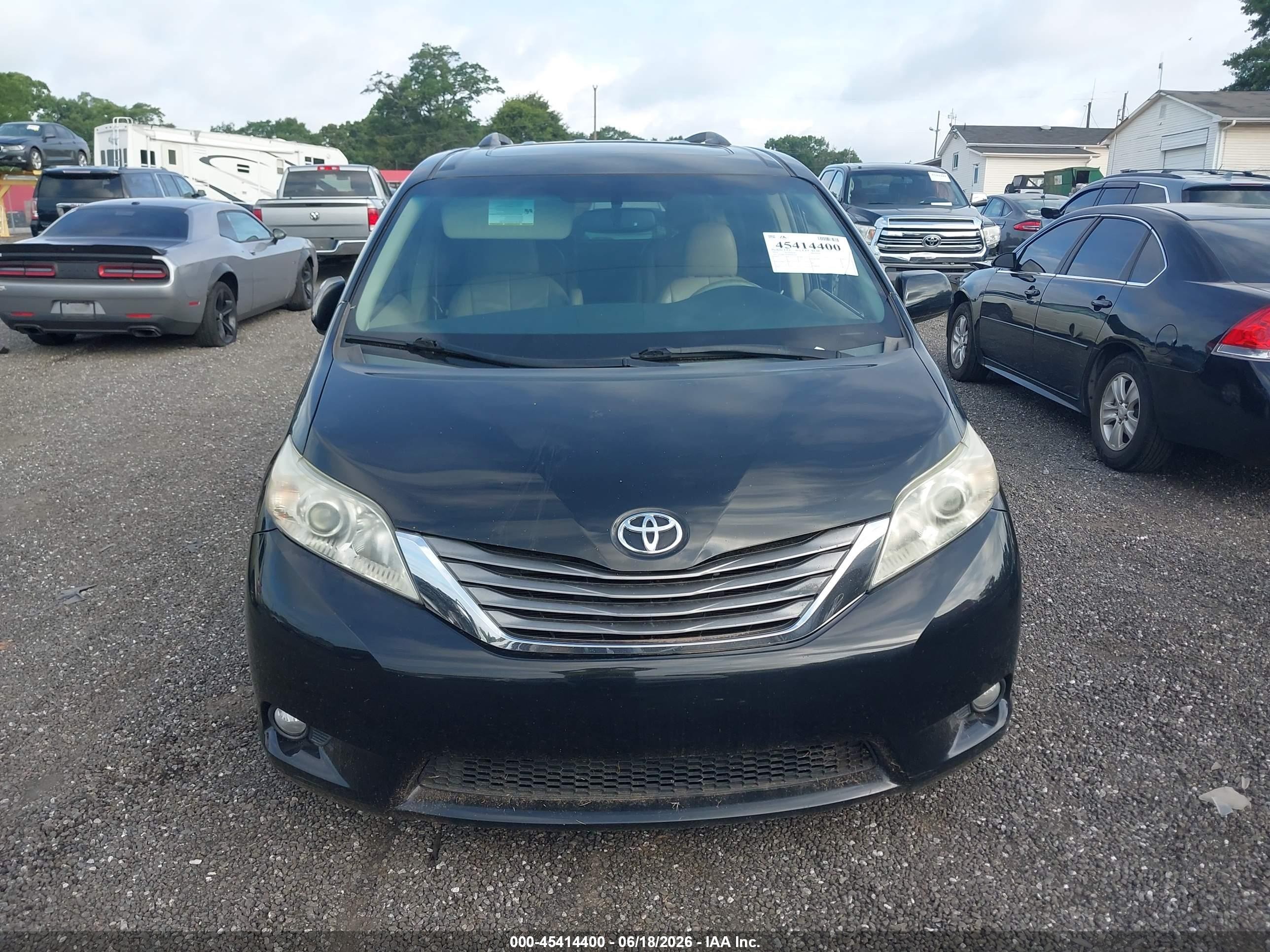 2011 Toyota Sienna Xle Черный vin: 5TDDK3DC8BS001950