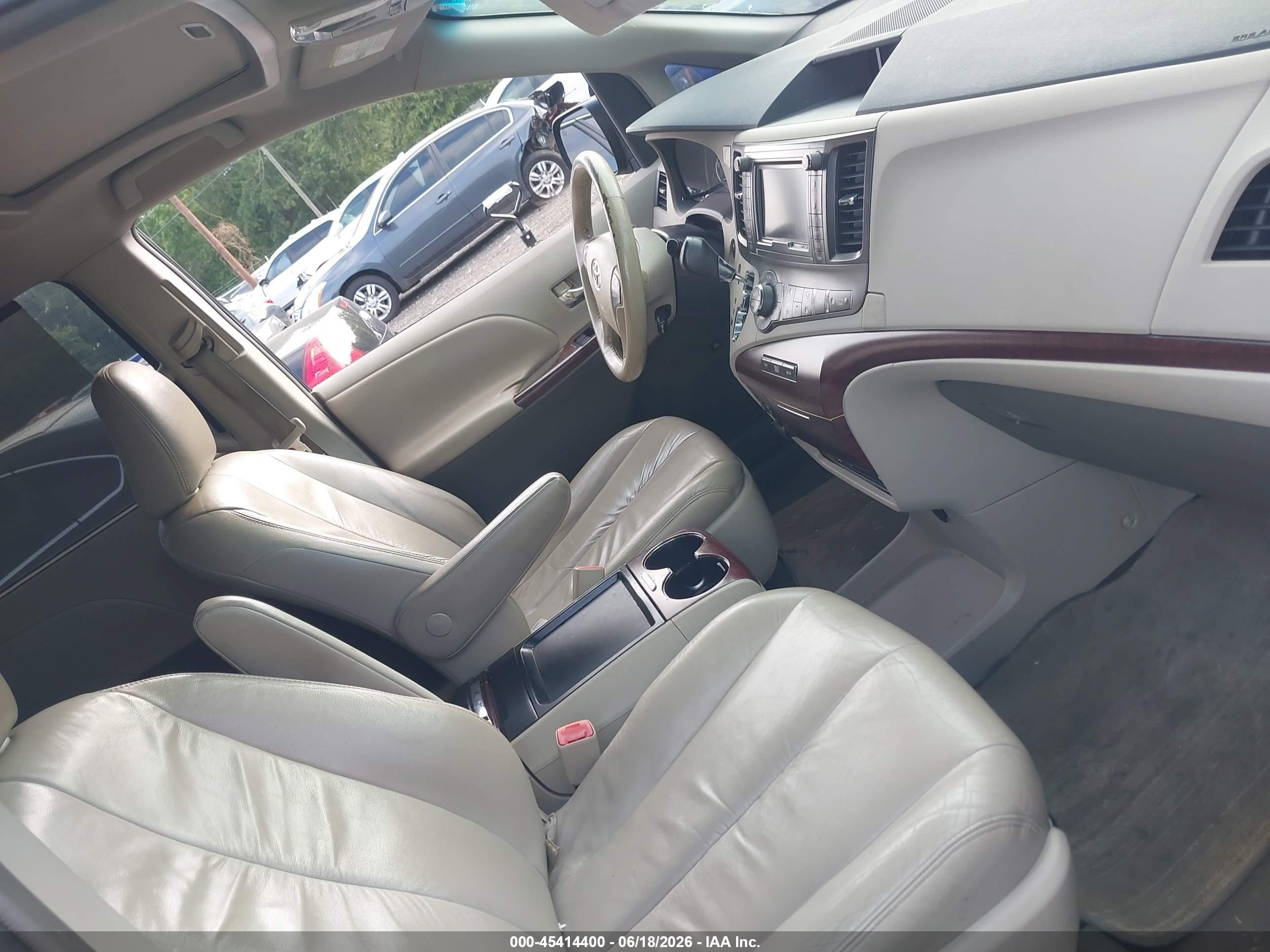 2011 Toyota Sienna Xle Черный vin: 5TDDK3DC8BS001950