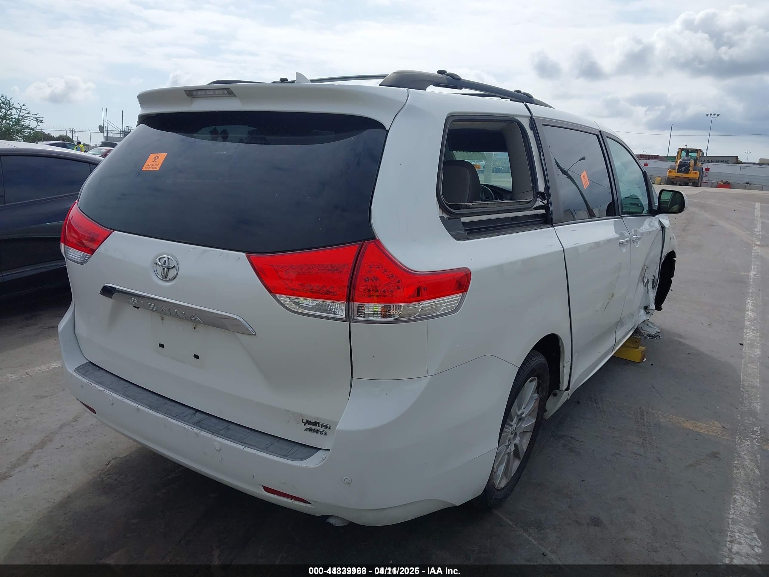 2011 Toyota Sienna Limited White vin: 5TDDK3DC8BS005593