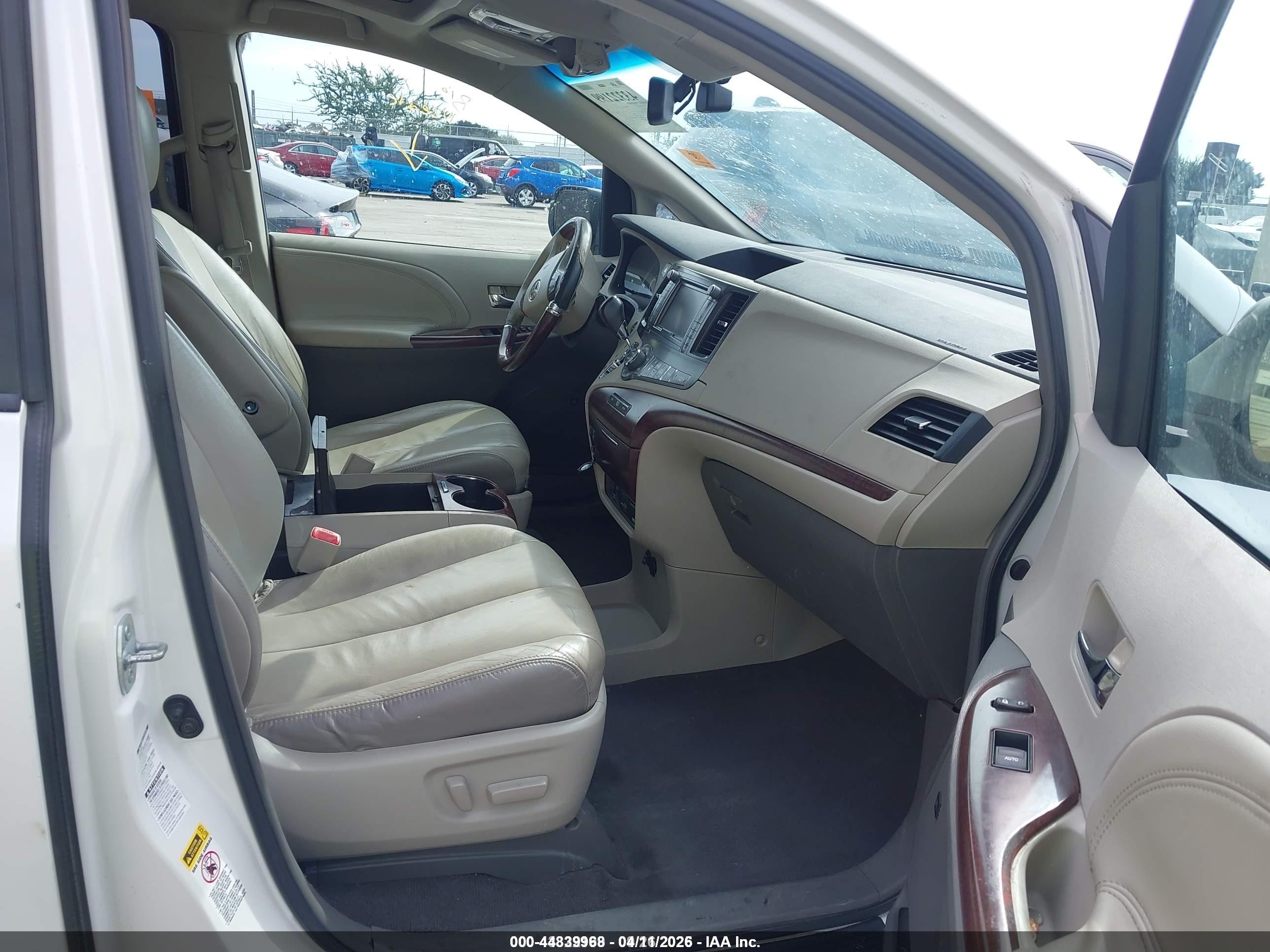 2011 Toyota Sienna Limited White vin: 5TDDK3DC8BS005593