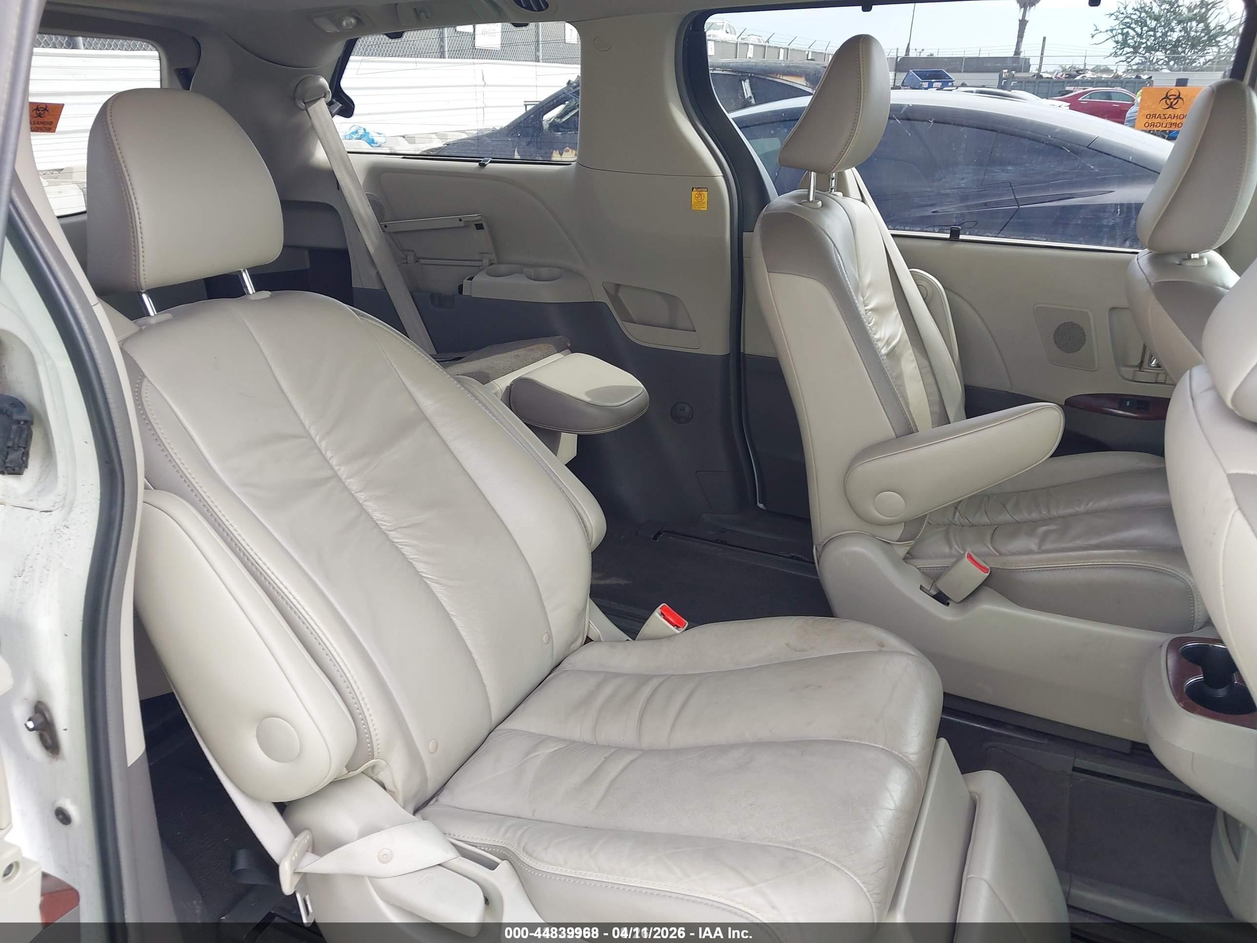 2011 Toyota Sienna Limited White vin: 5TDDK3DC8BS005593
