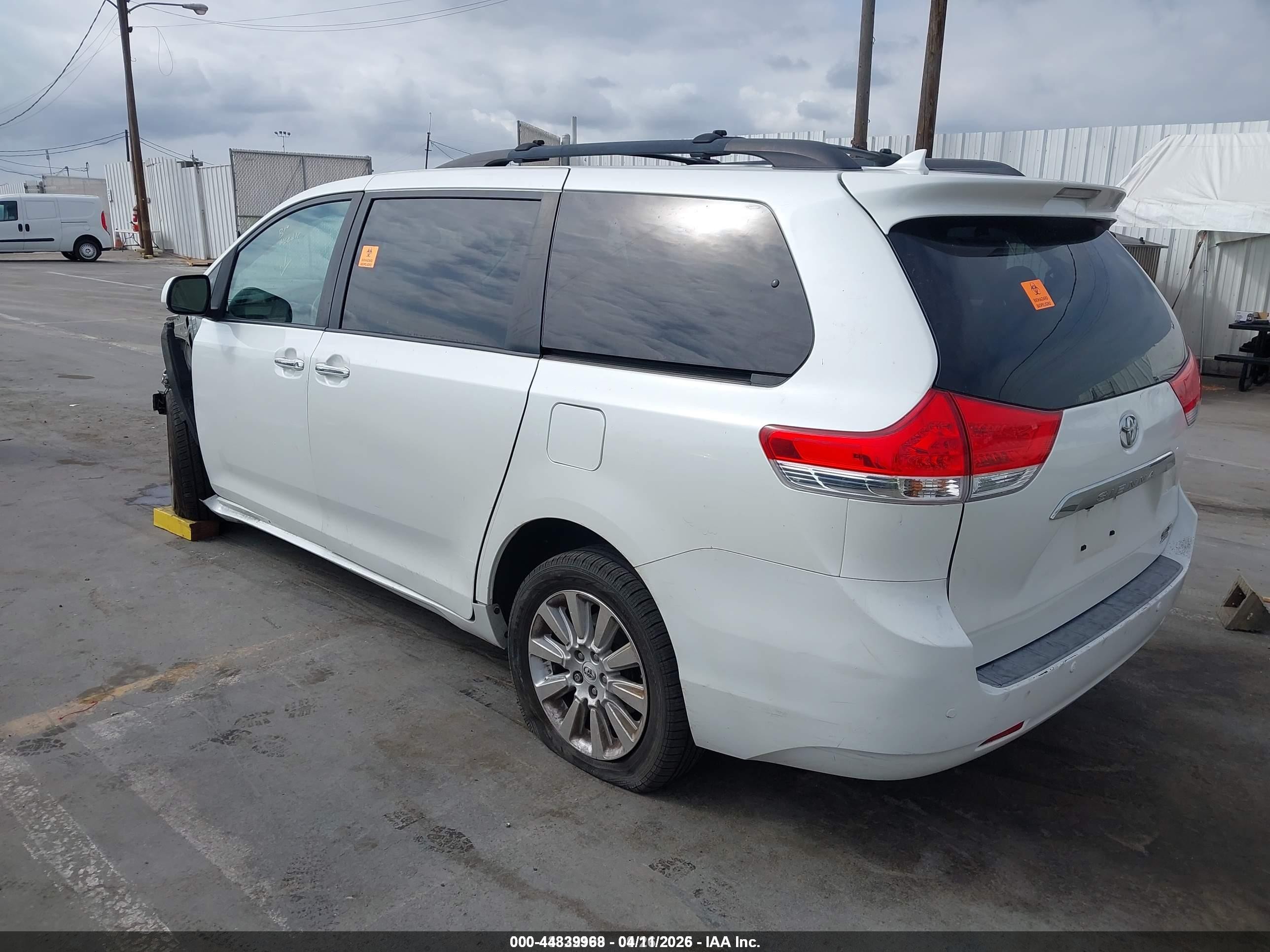 2011 Toyota Sienna Limited White vin: 5TDDK3DC8BS005593