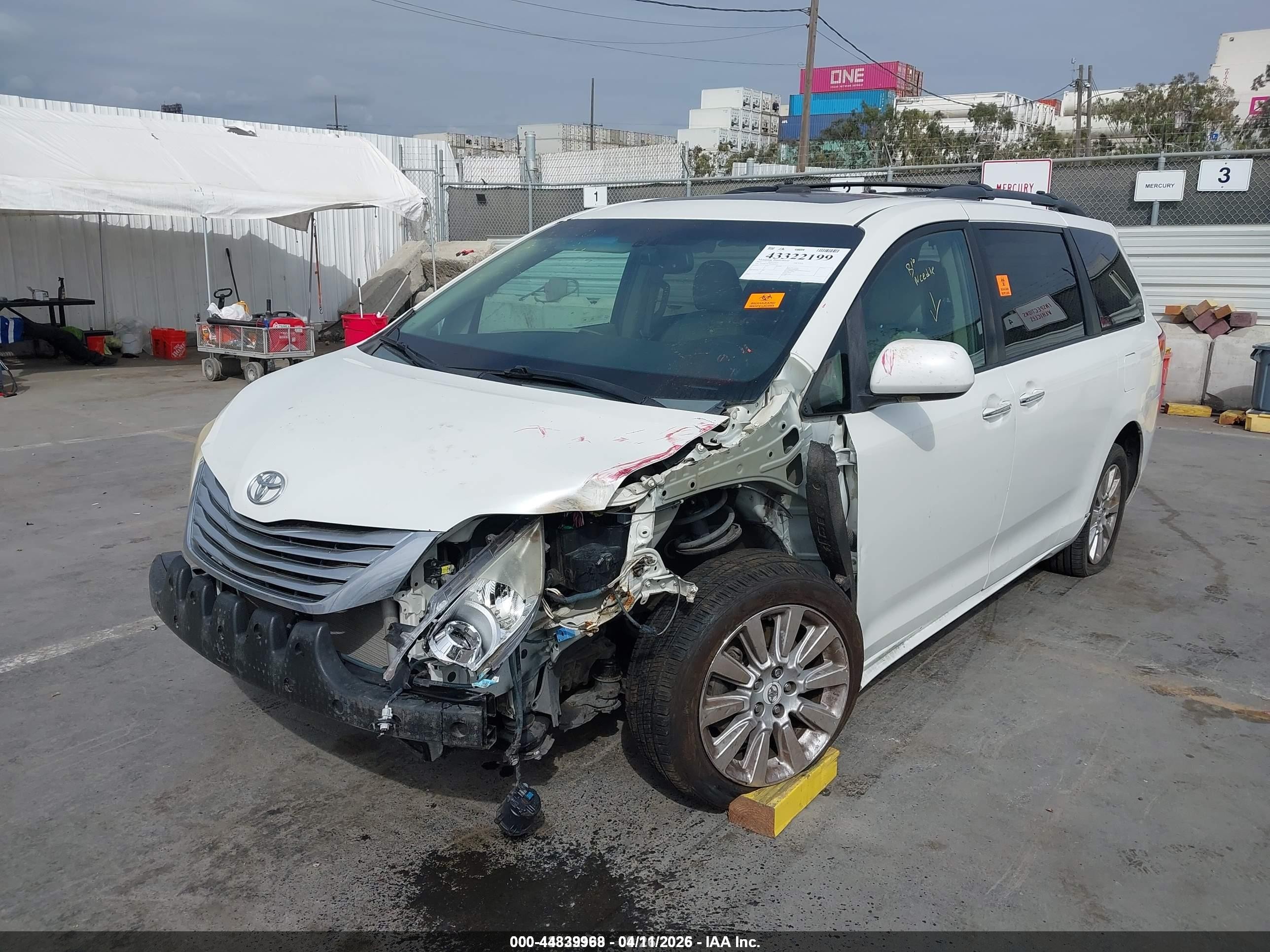 2011 Toyota Sienna Limited White vin: 5TDDK3DC8BS005593
