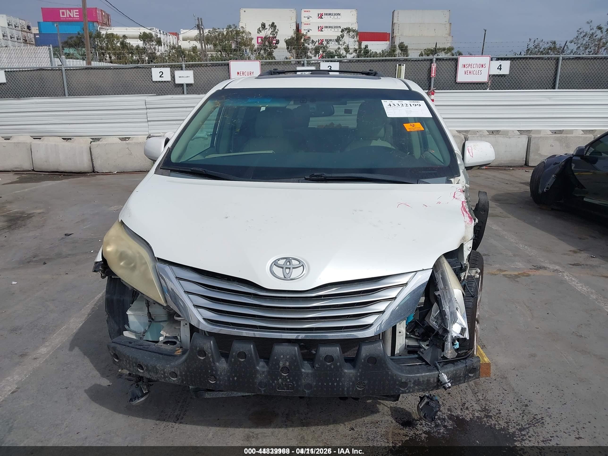 2011 Toyota Sienna Limited White vin: 5TDDK3DC8BS005593