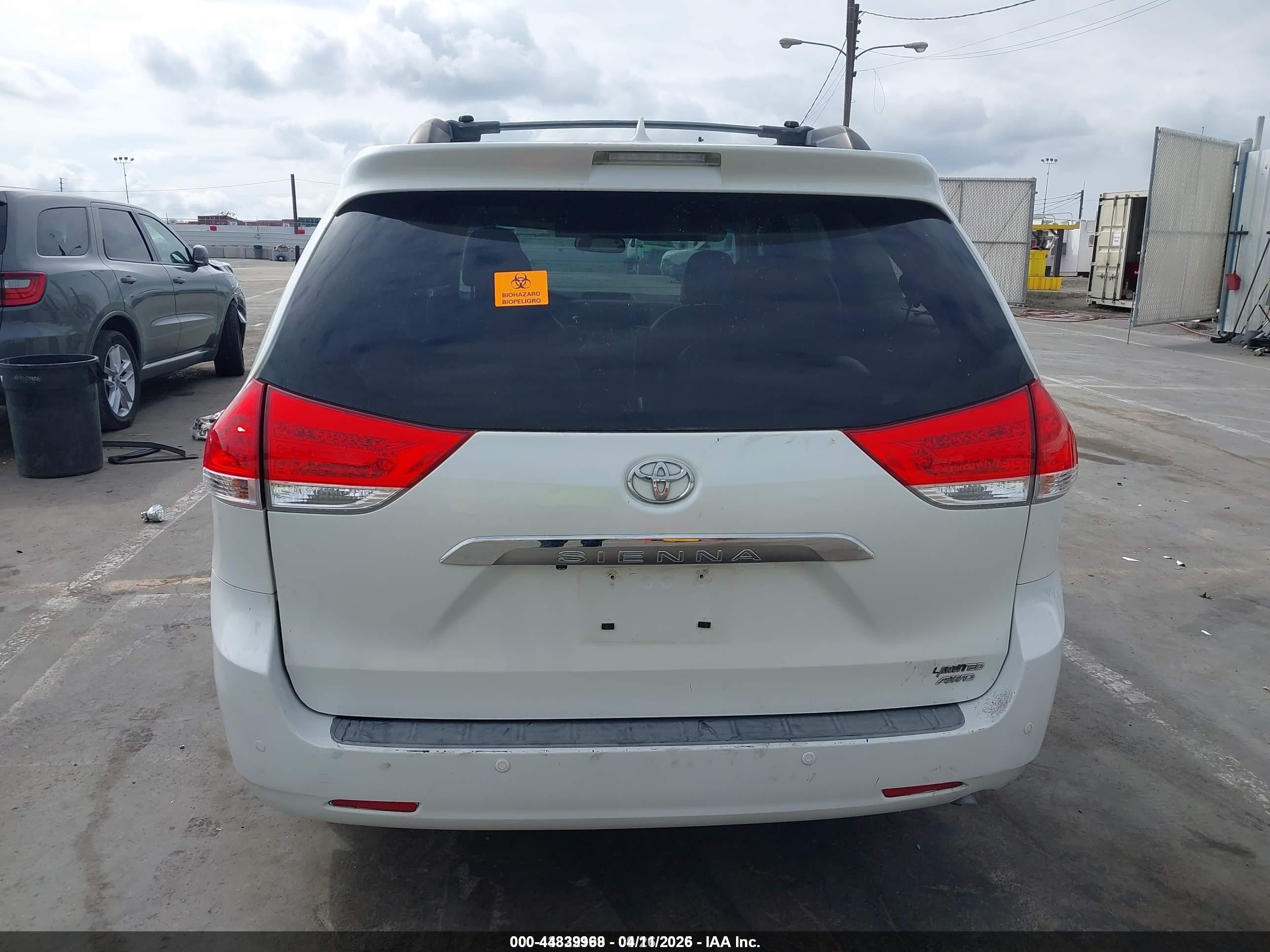 2011 Toyota Sienna Limited White vin: 5TDDK3DC8BS005593