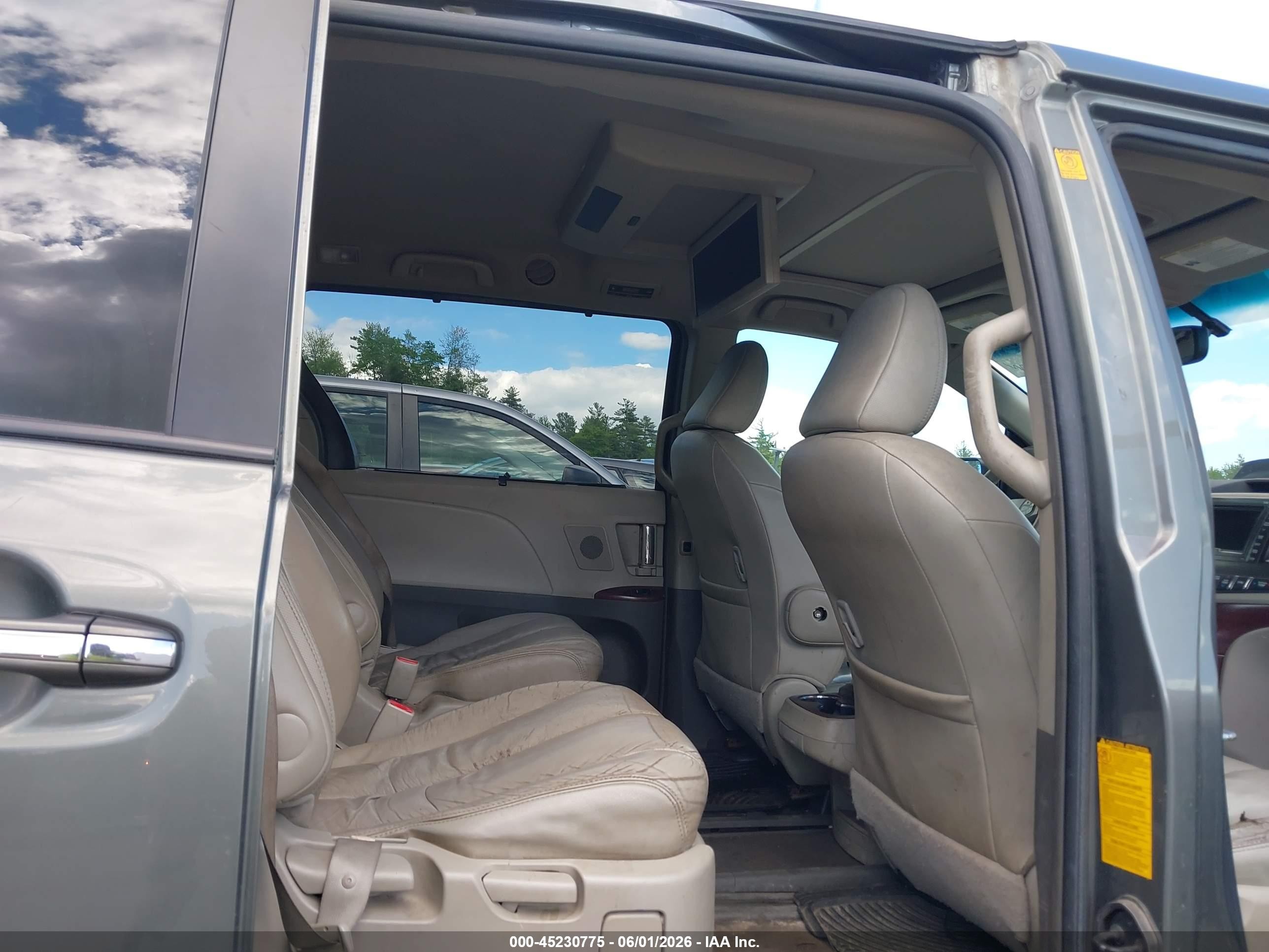 2011 Toyota Sienna Xle Green vin: 5TDDK3DC8BS010146