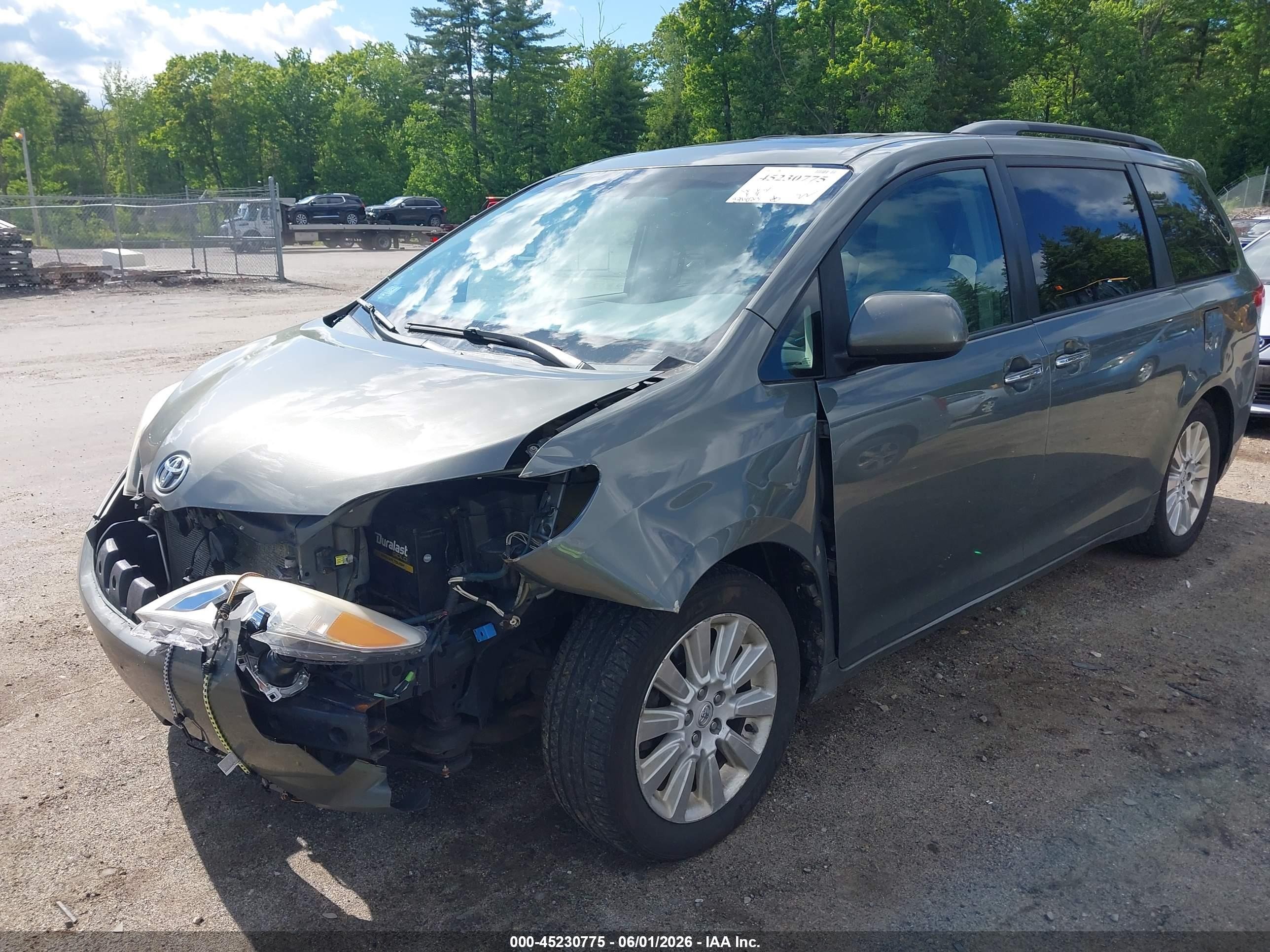 2011 Toyota Sienna Xle Green vin: 5TDDK3DC8BS010146