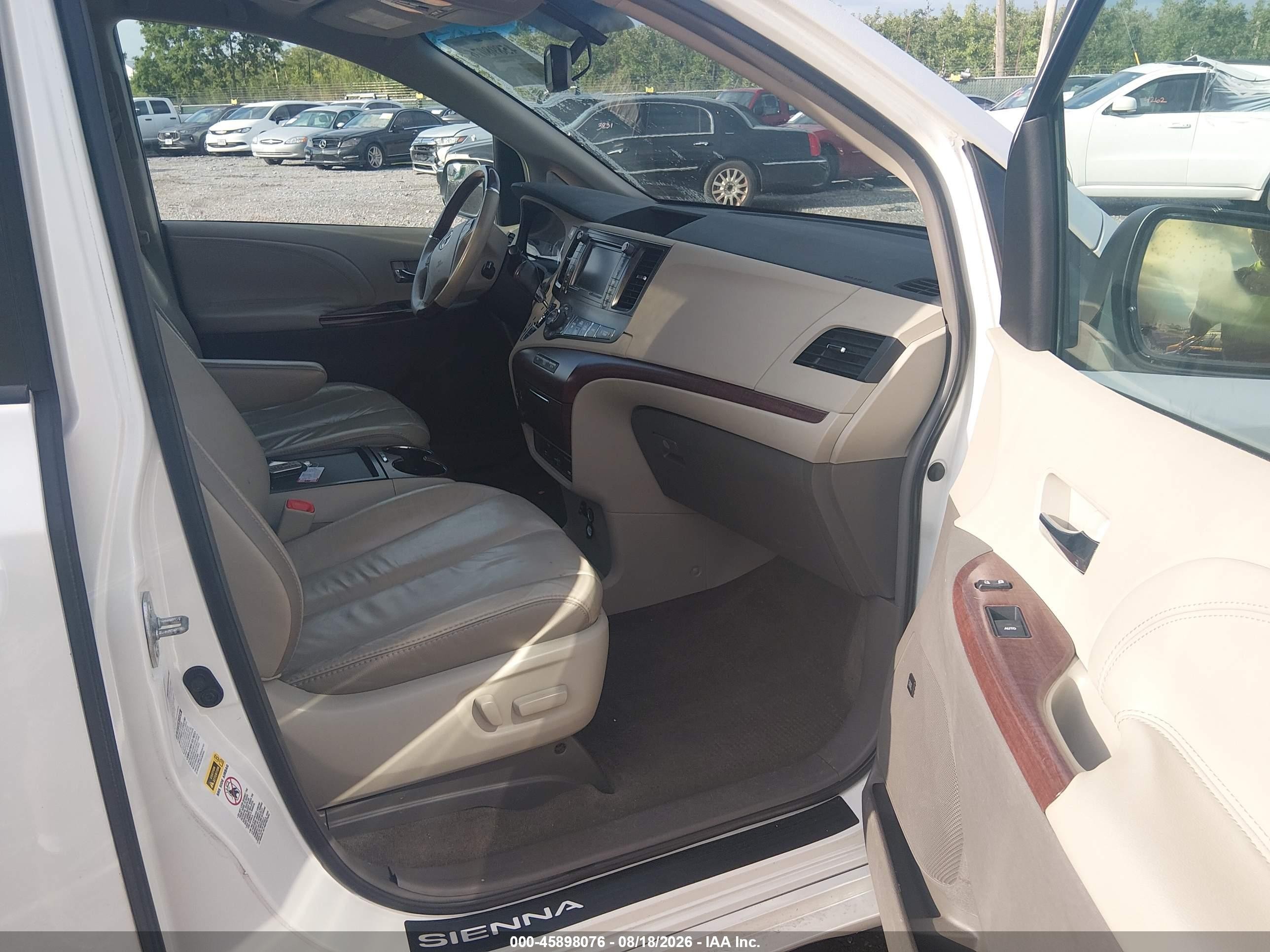 2011 Toyota Sienna Limited White vin: 5TDDK3DC8BS023947