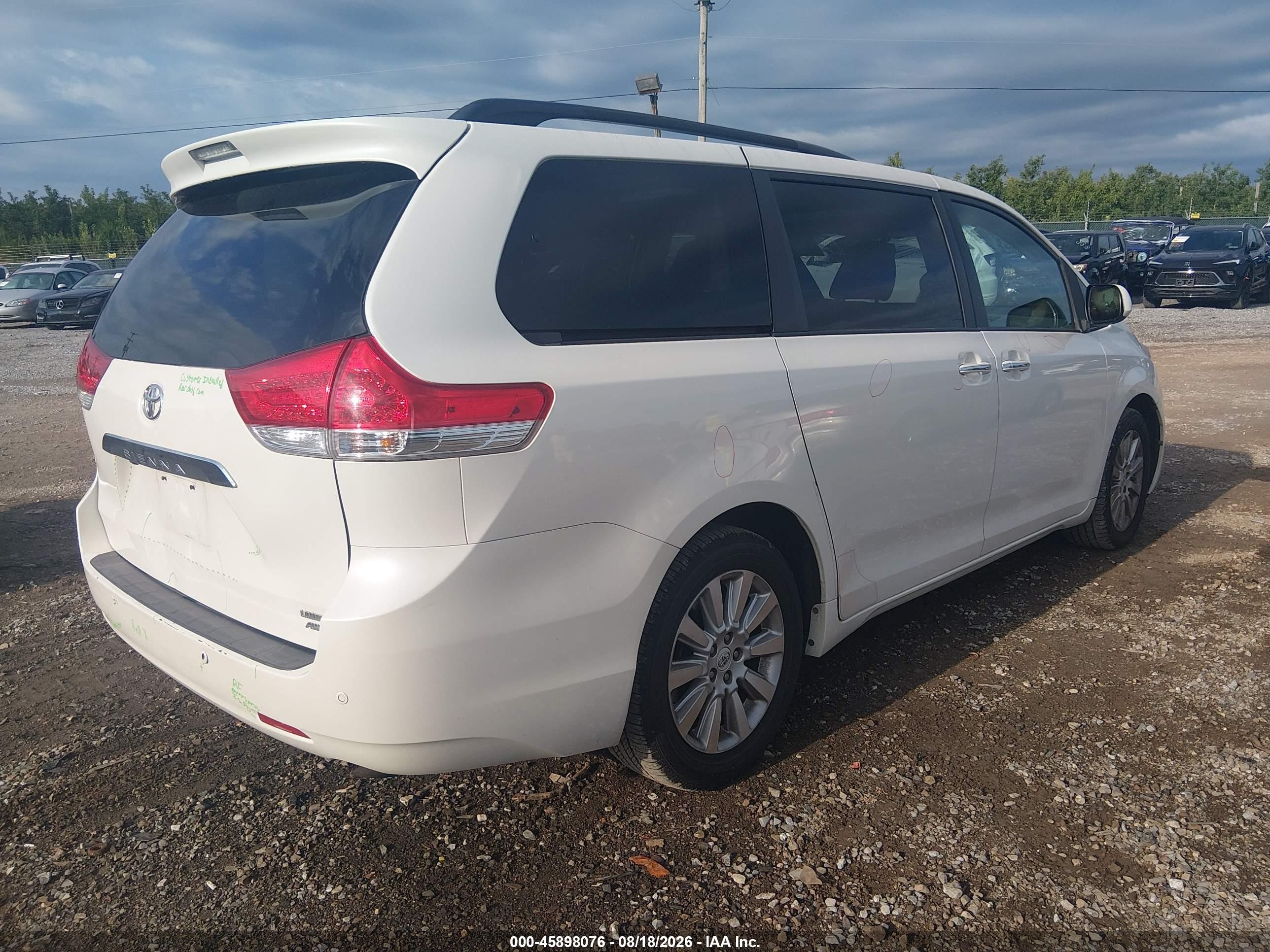 2011 Toyota Sienna Limited White vin: 5TDDK3DC8BS023947
