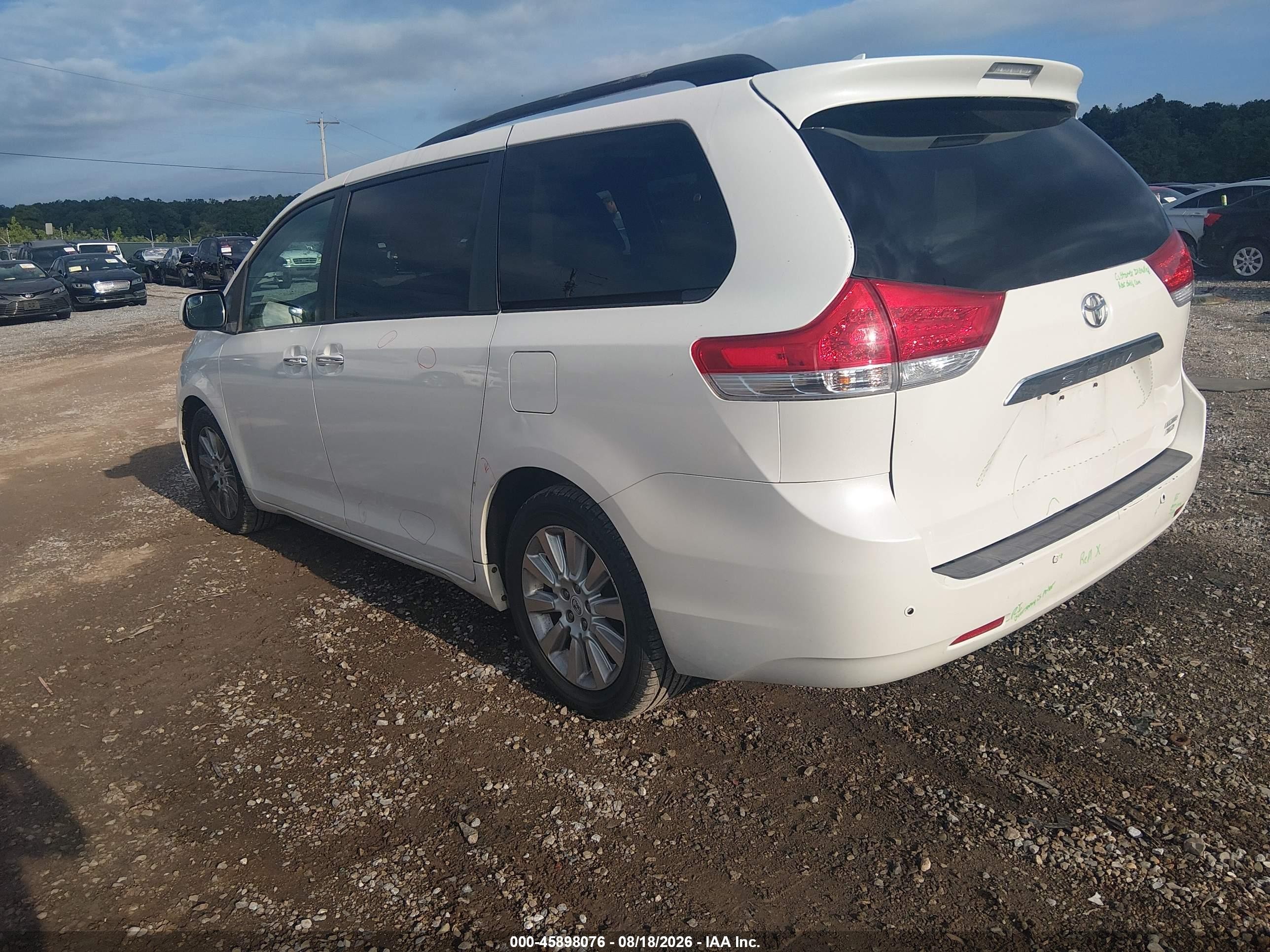 2011 Toyota Sienna Limited White vin: 5TDDK3DC8BS023947