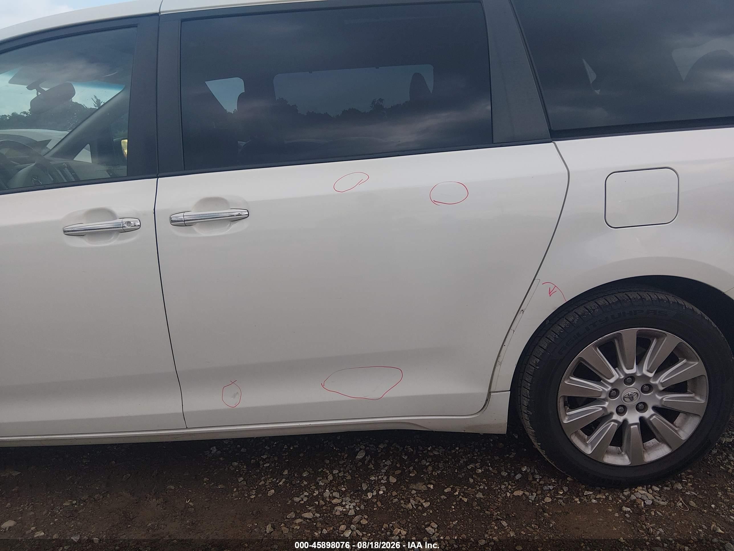 2011 Toyota Sienna Limited White vin: 5TDDK3DC8BS023947