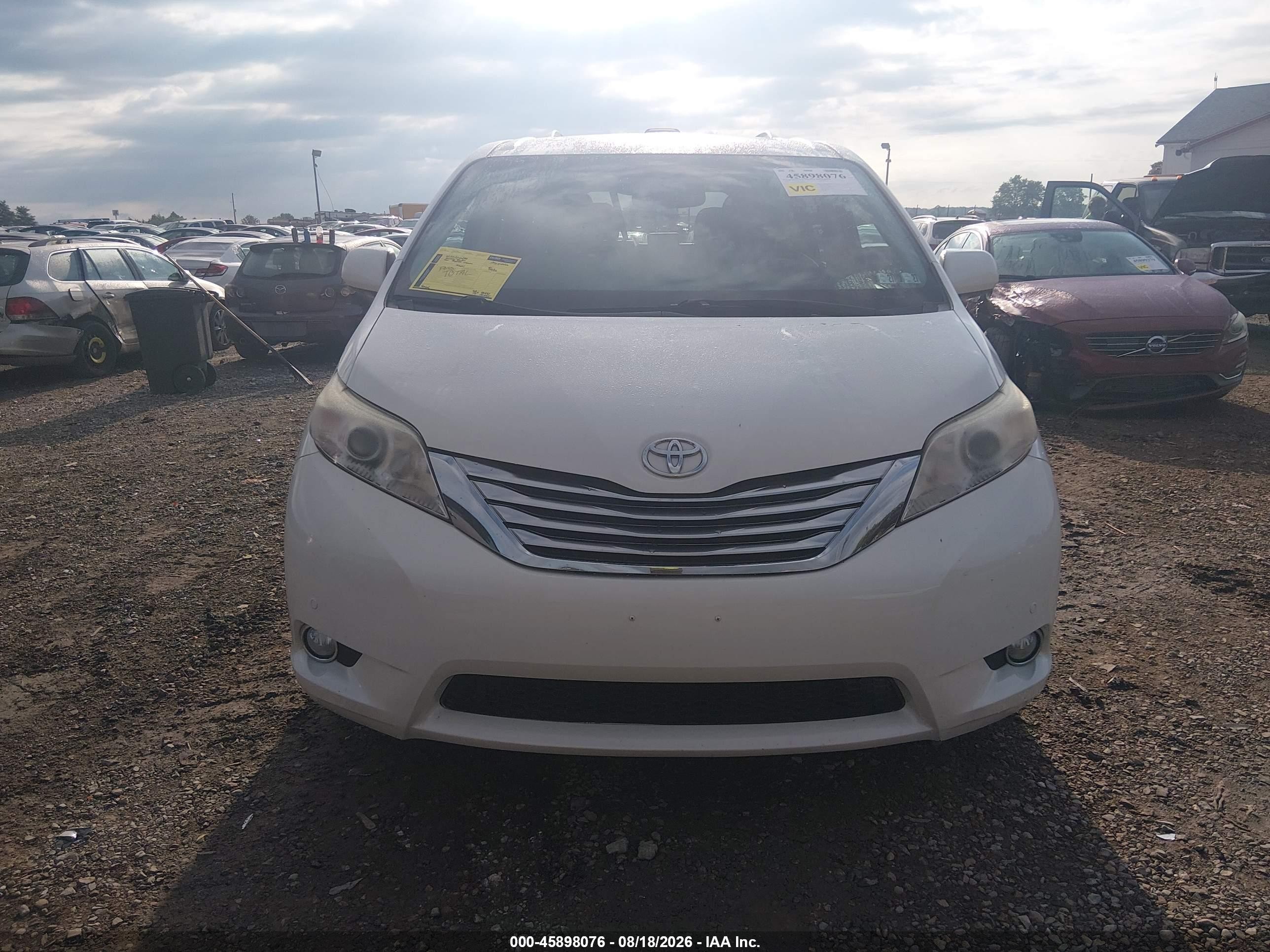 2011 Toyota Sienna Limited White vin: 5TDDK3DC8BS023947