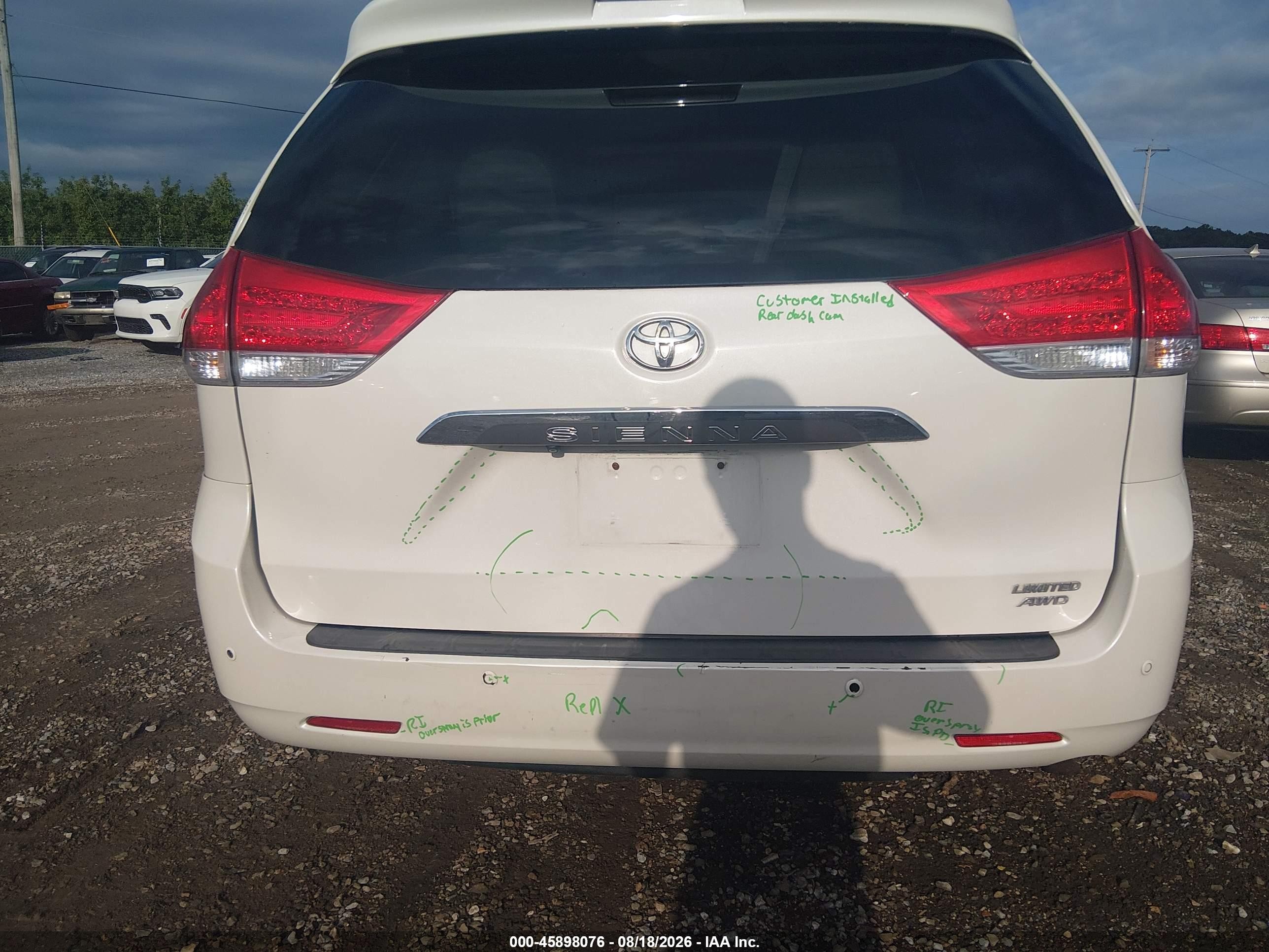2011 Toyota Sienna Limited White vin: 5TDDK3DC8BS023947