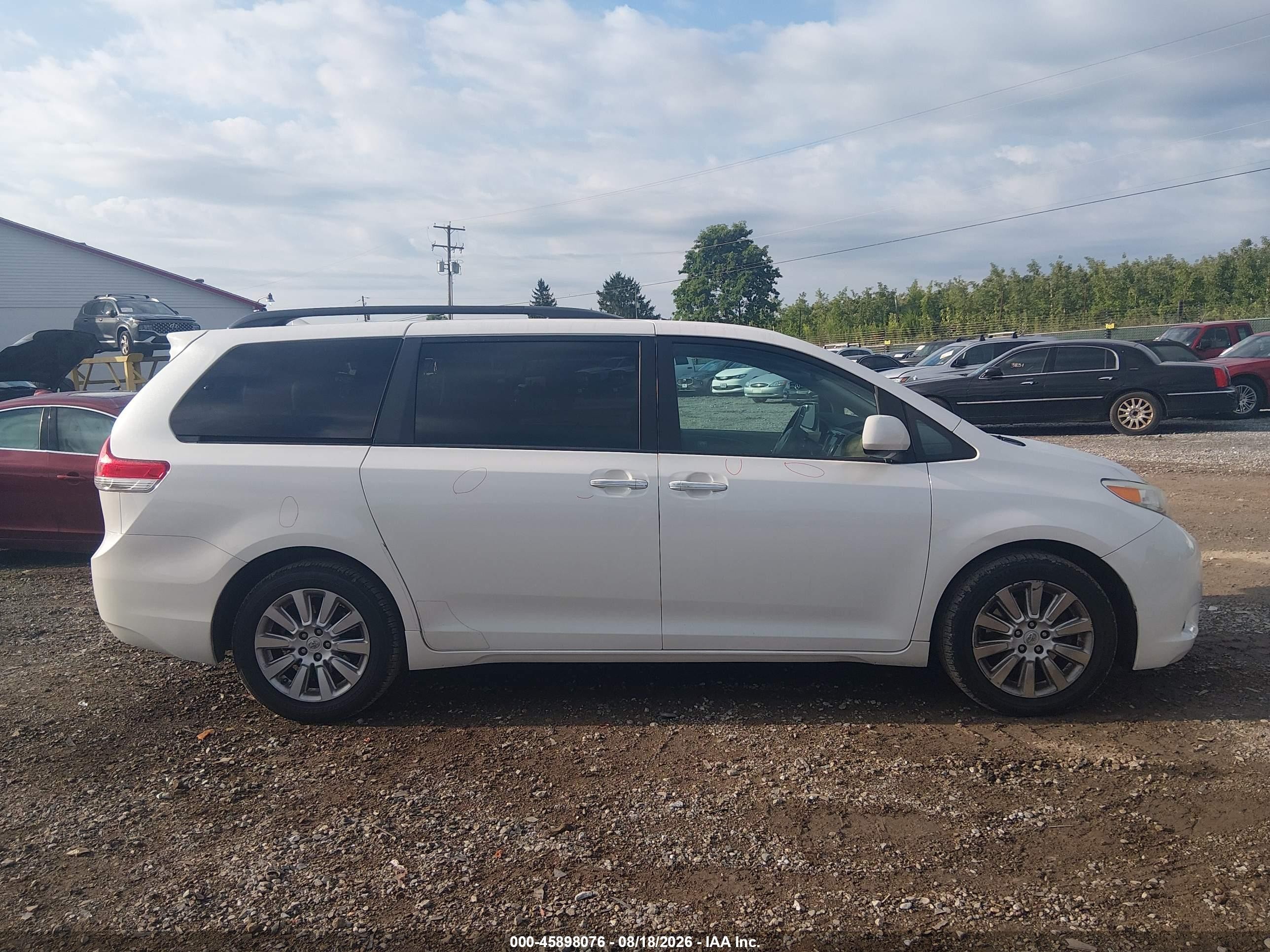 2011 Toyota Sienna Limited White vin: 5TDDK3DC8BS023947