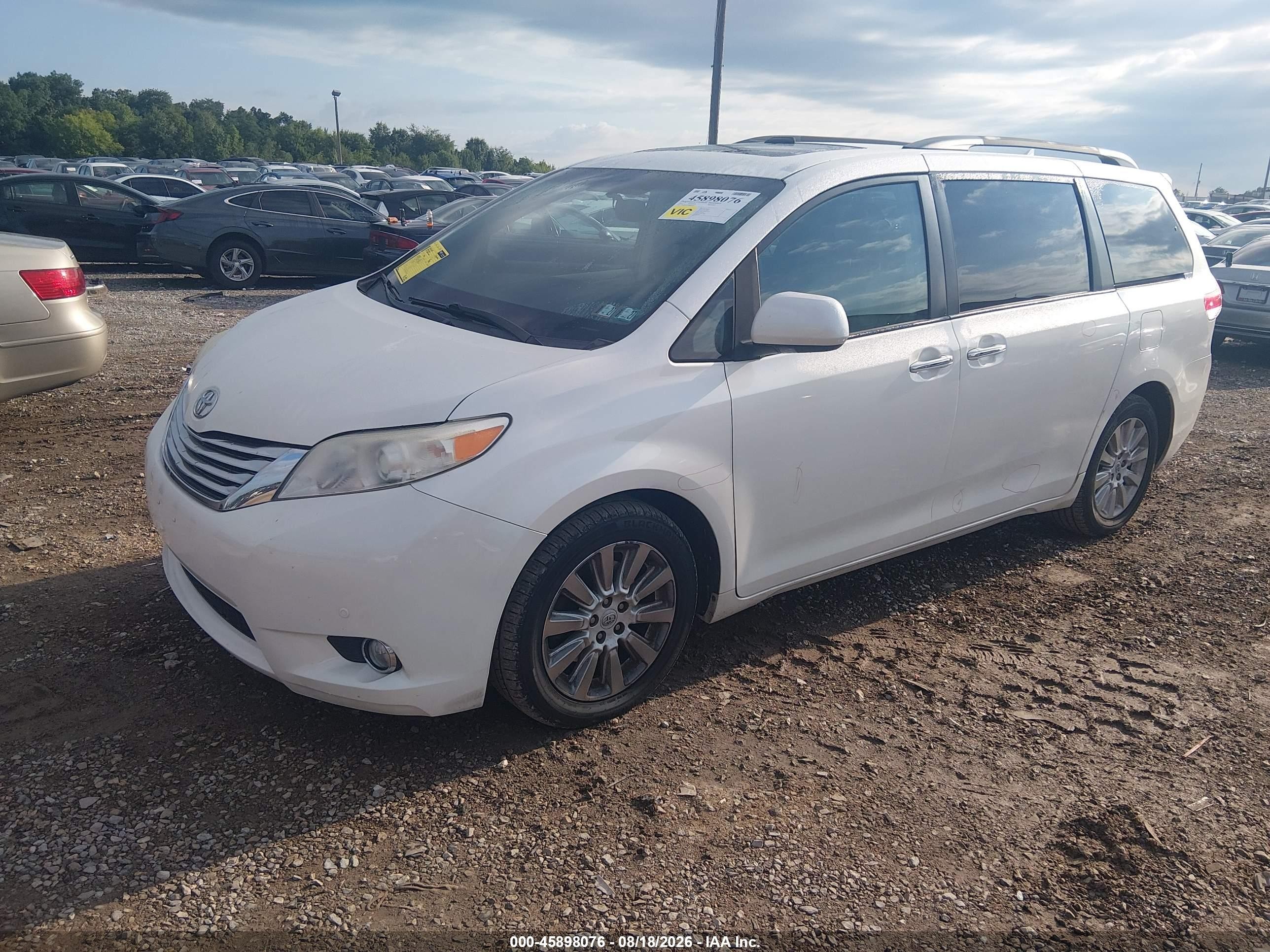 2011 Toyota Sienna Limited White vin: 5TDDK3DC8BS023947