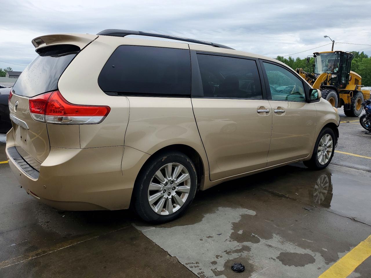 2011 Toyota Sienna Xle/limited V Gold vin: 5TDDK3DC8BS027724