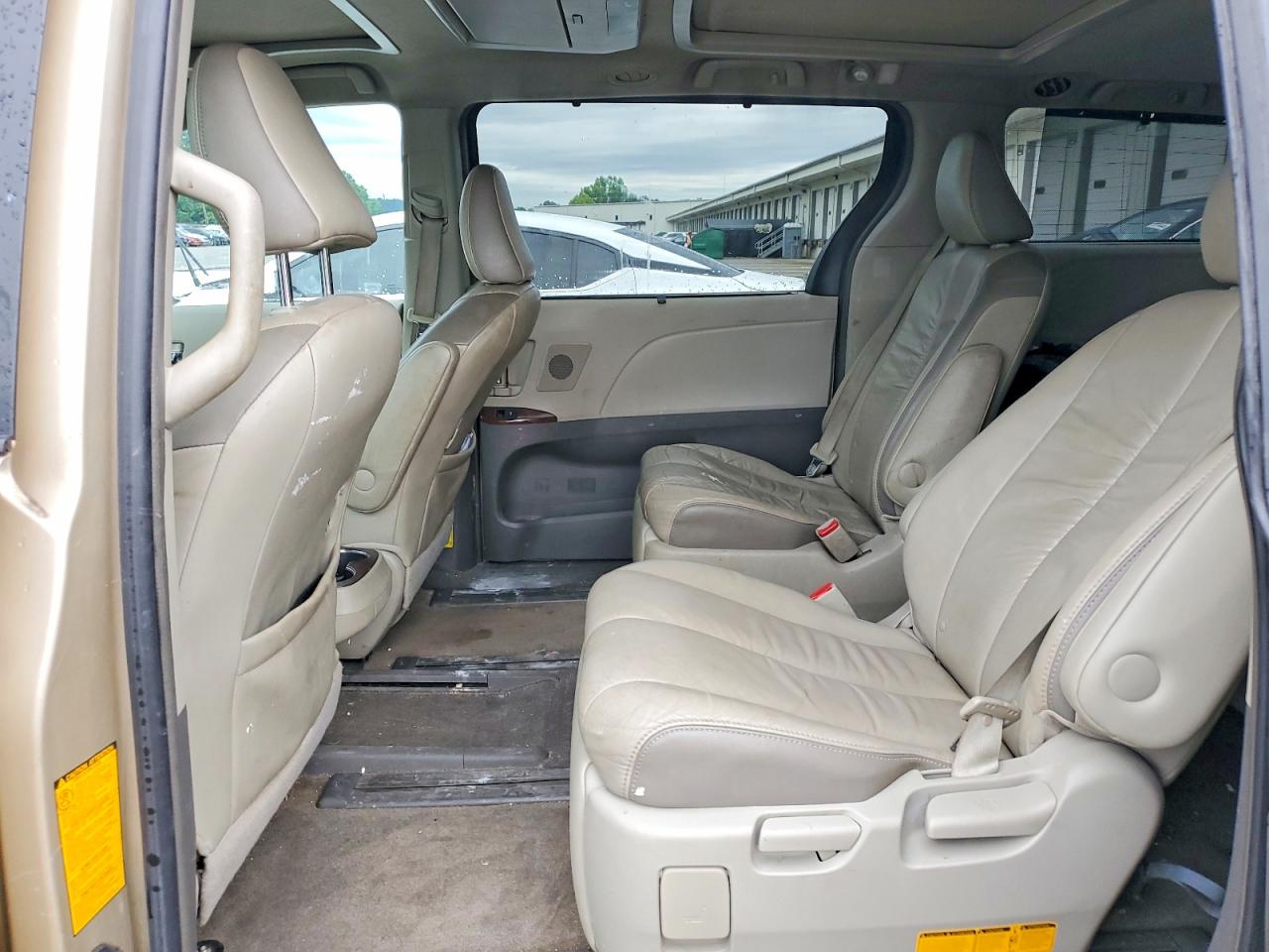 2011 Toyota Sienna Xle/limited V Gold vin: 5TDDK3DC8BS027724