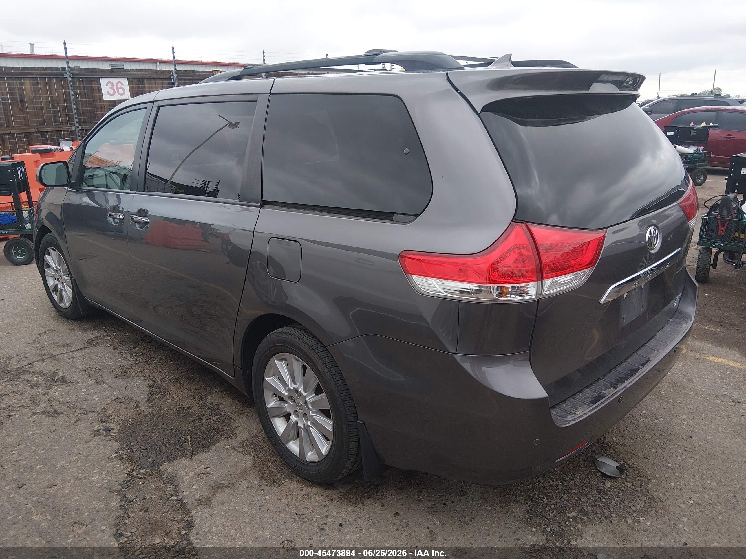 2012 Toyota Sienna Limited 7 Passenger Silver vin: 5TDDK3DC8CS030771