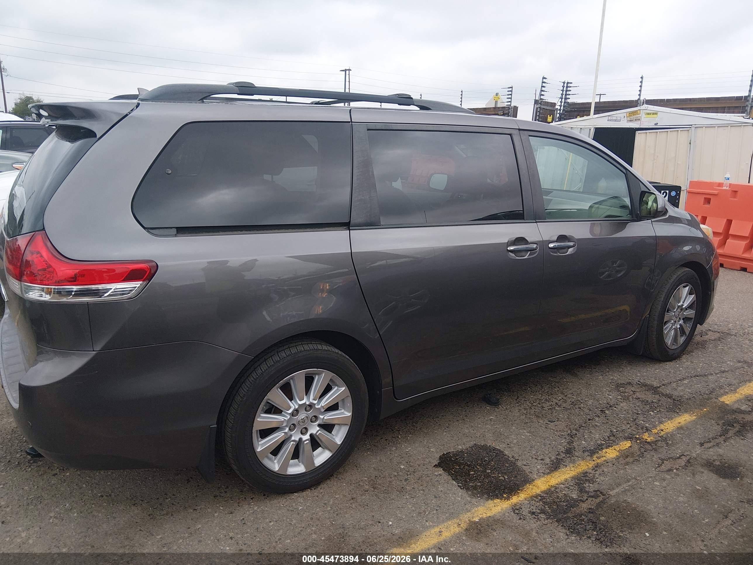 2012 Toyota Sienna Limited 7 Passenger Silver vin: 5TDDK3DC8CS030771