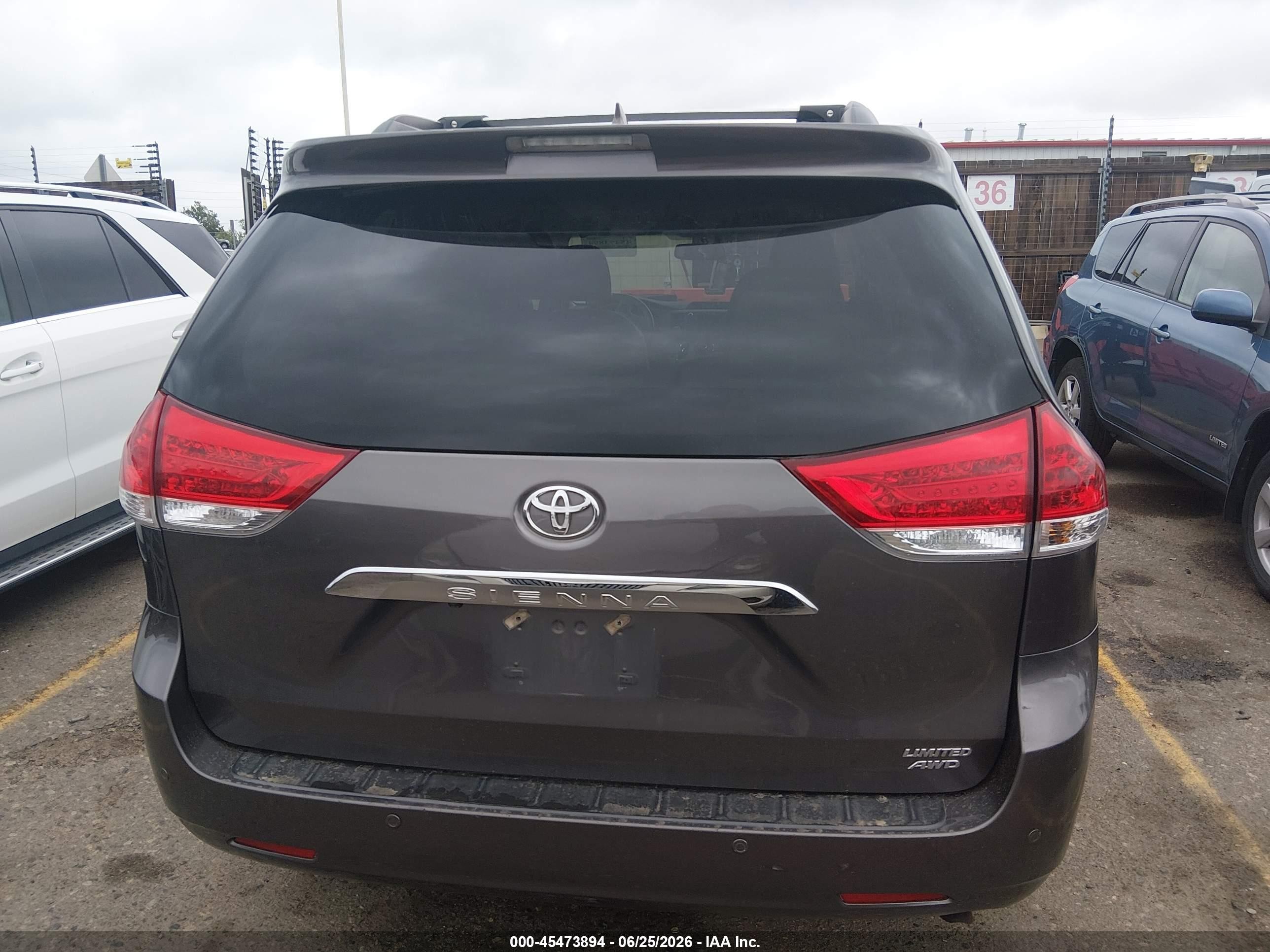 2012 Toyota Sienna Limited 7 Passenger Silver vin: 5TDDK3DC8CS030771