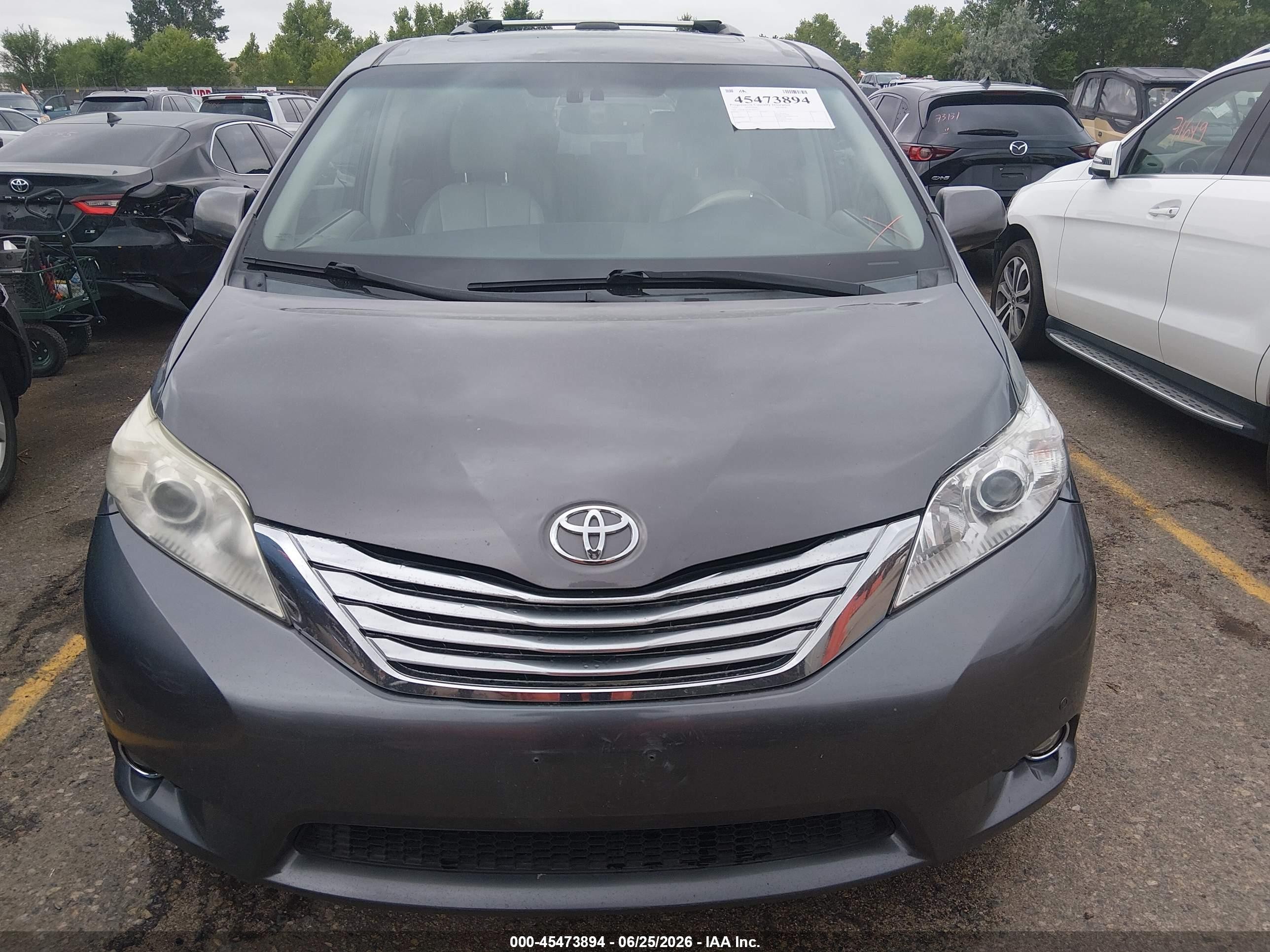 2012 Toyota Sienna Limited 7 Passenger Silver vin: 5TDDK3DC8CS030771