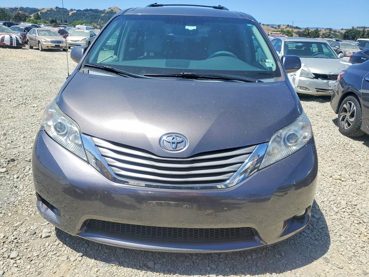 2012 Toyota Sienna Xle 7-passenger Серебряный vin: 5TDDK3DC8CS031256