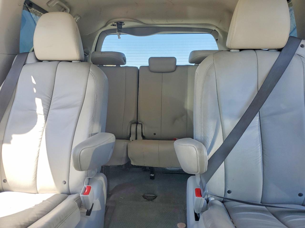 2012 Toyota Sienna Xle 7-passenger Серебряный vin: 5TDDK3DC8CS031256