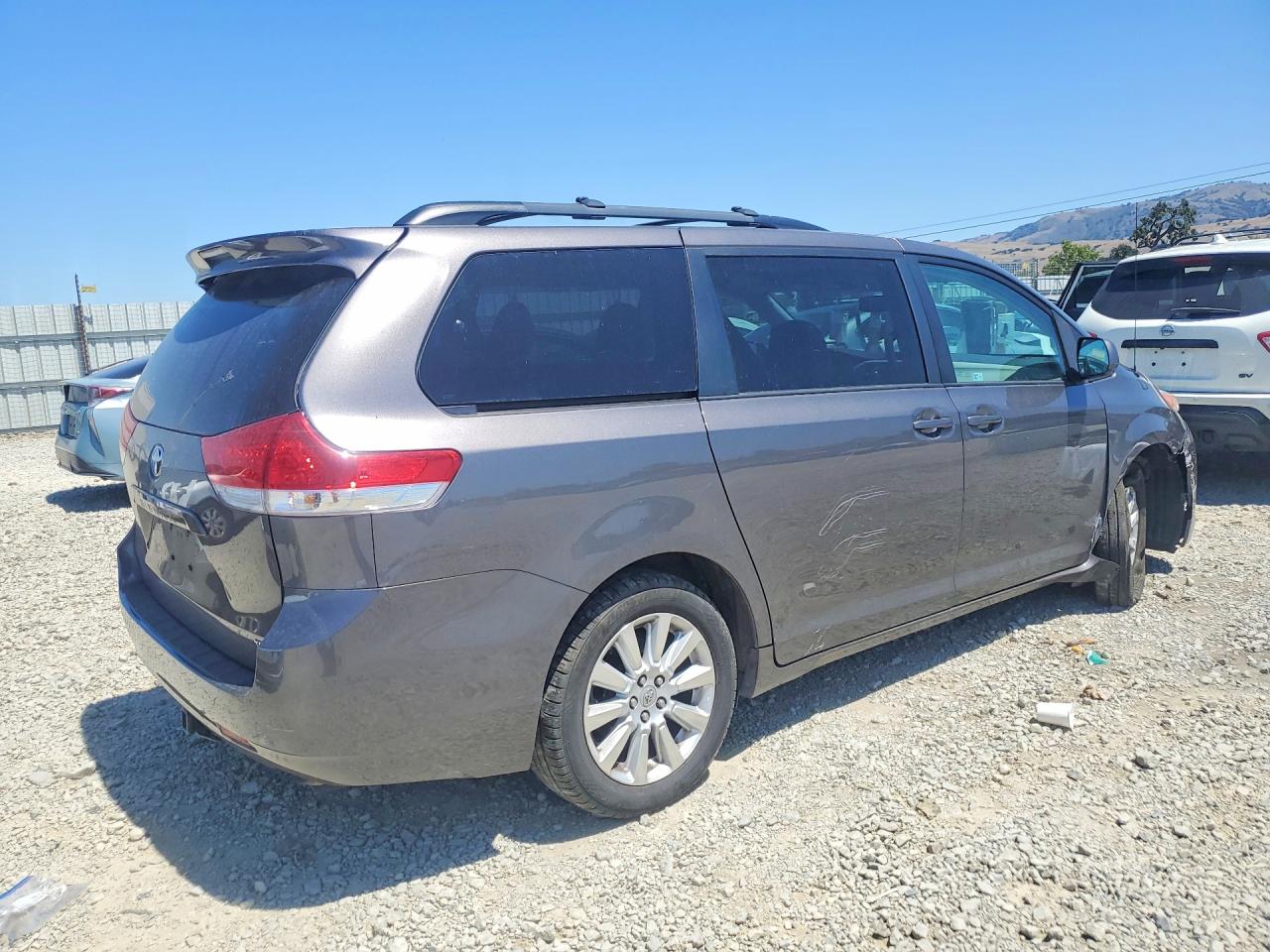 2012 Toyota Sienna Xle 7-passenger Серебряный vin: 5TDDK3DC8CS031256