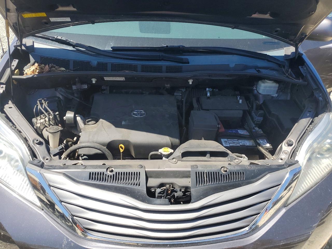 2012 Toyota Sienna Xle 7-passenger Серебряный vin: 5TDDK3DC8CS031256