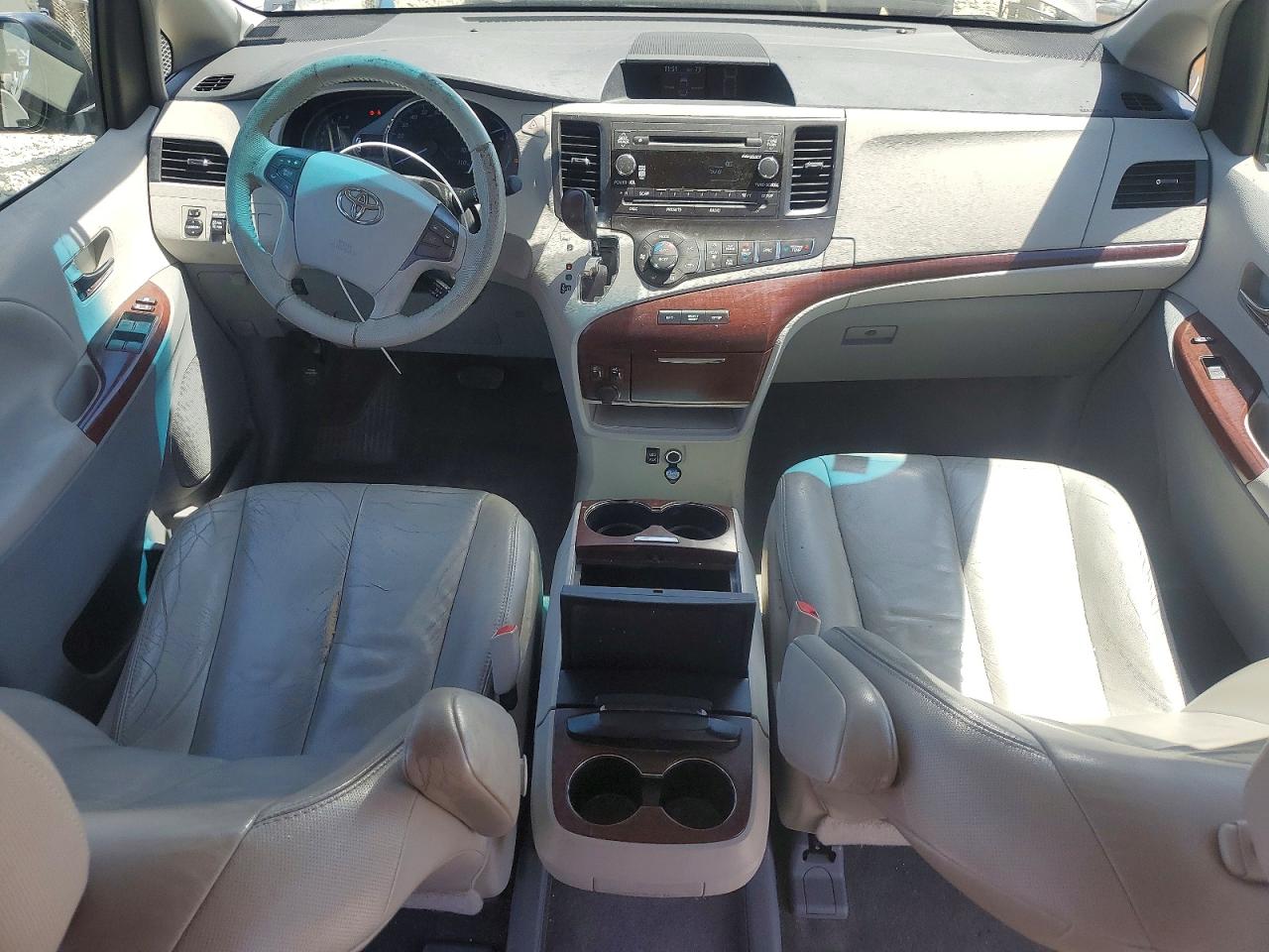 2012 Toyota Sienna Xle 7-passenger Серебряный vin: 5TDDK3DC8CS031256