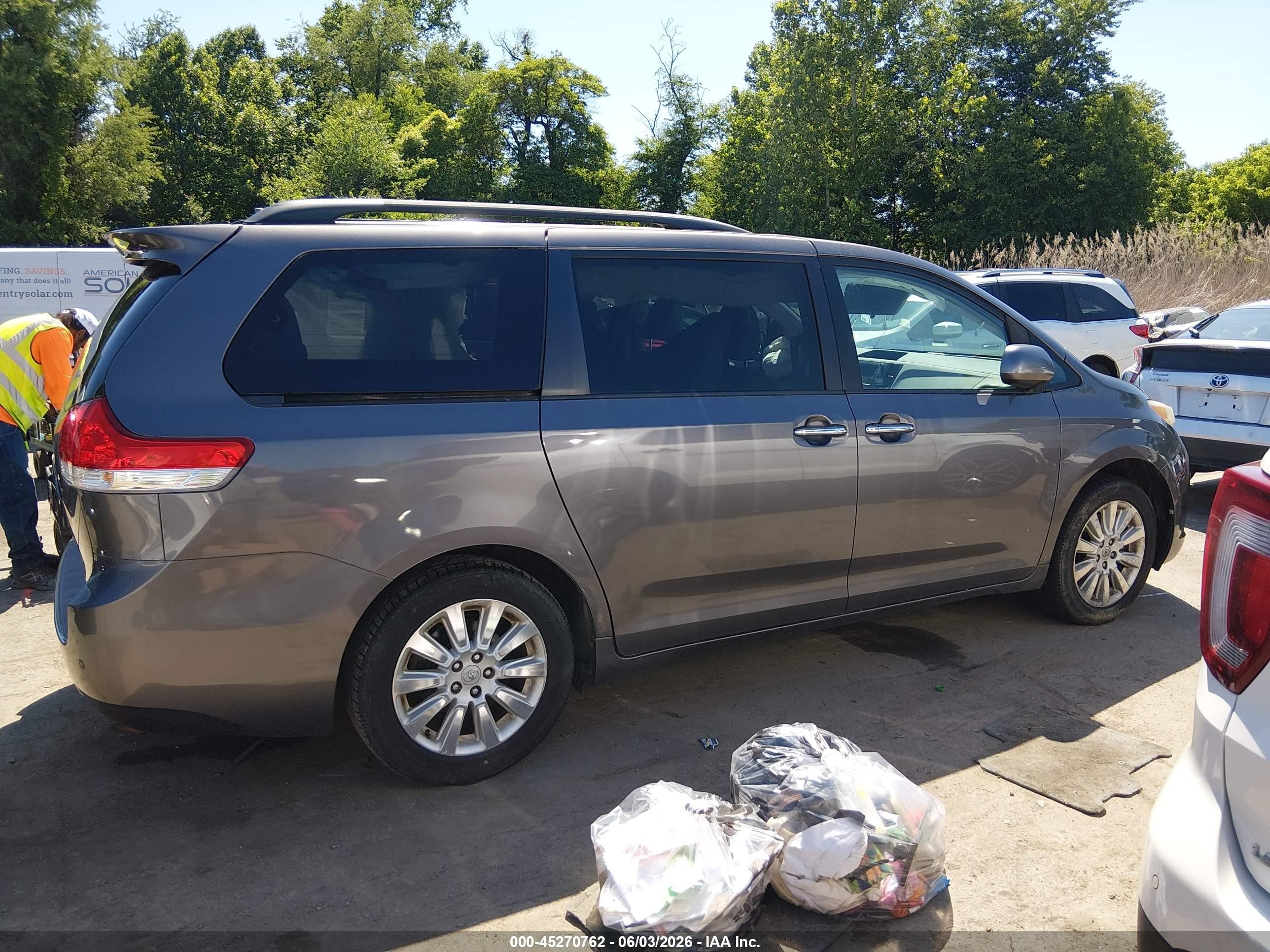2012 Toyota Sienna Xle 7 Passenger Gray vin: 5TDDK3DC8CS036571