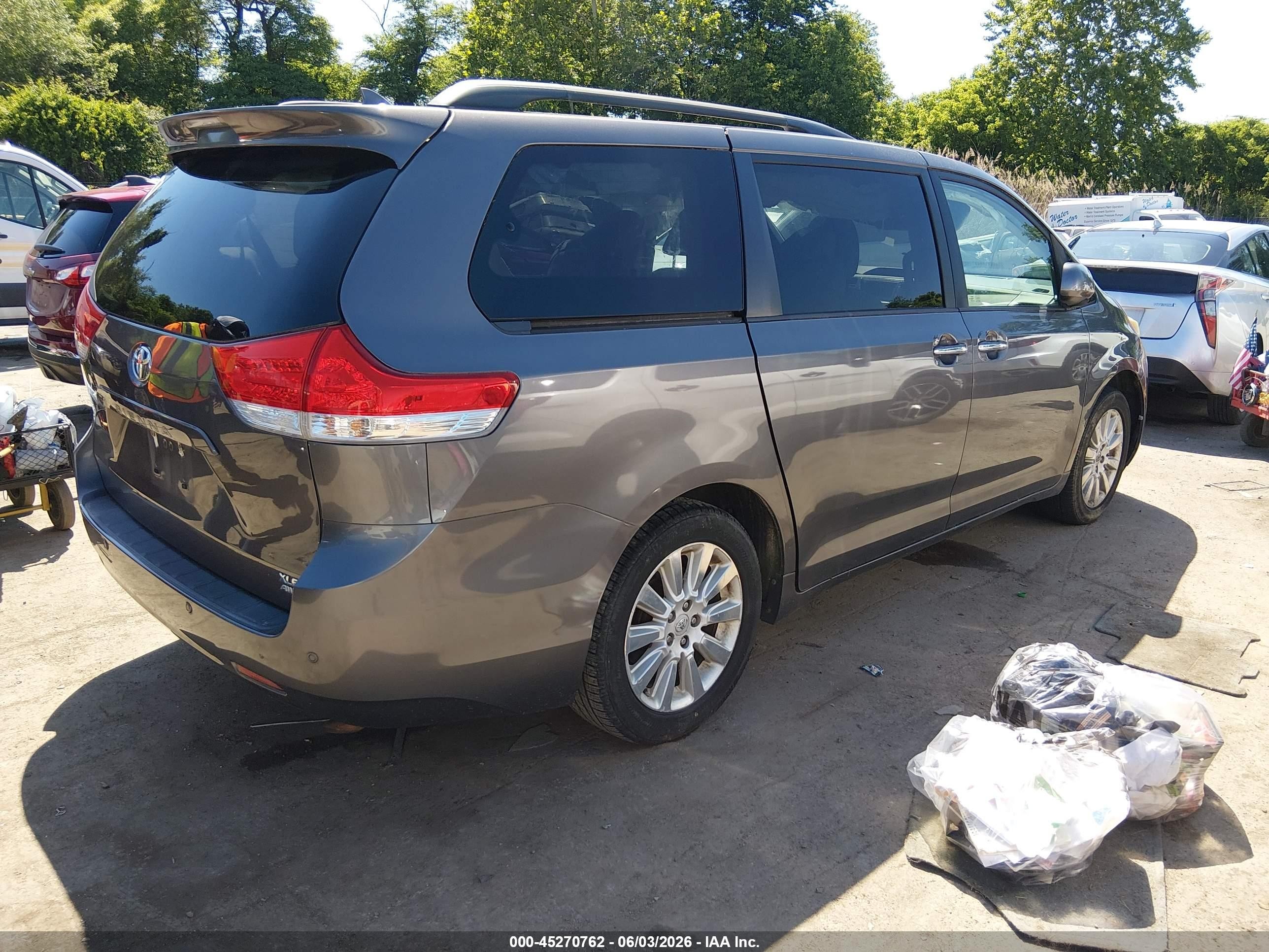 2012 Toyota Sienna Xle 7 Passenger Gray vin: 5TDDK3DC8CS036571