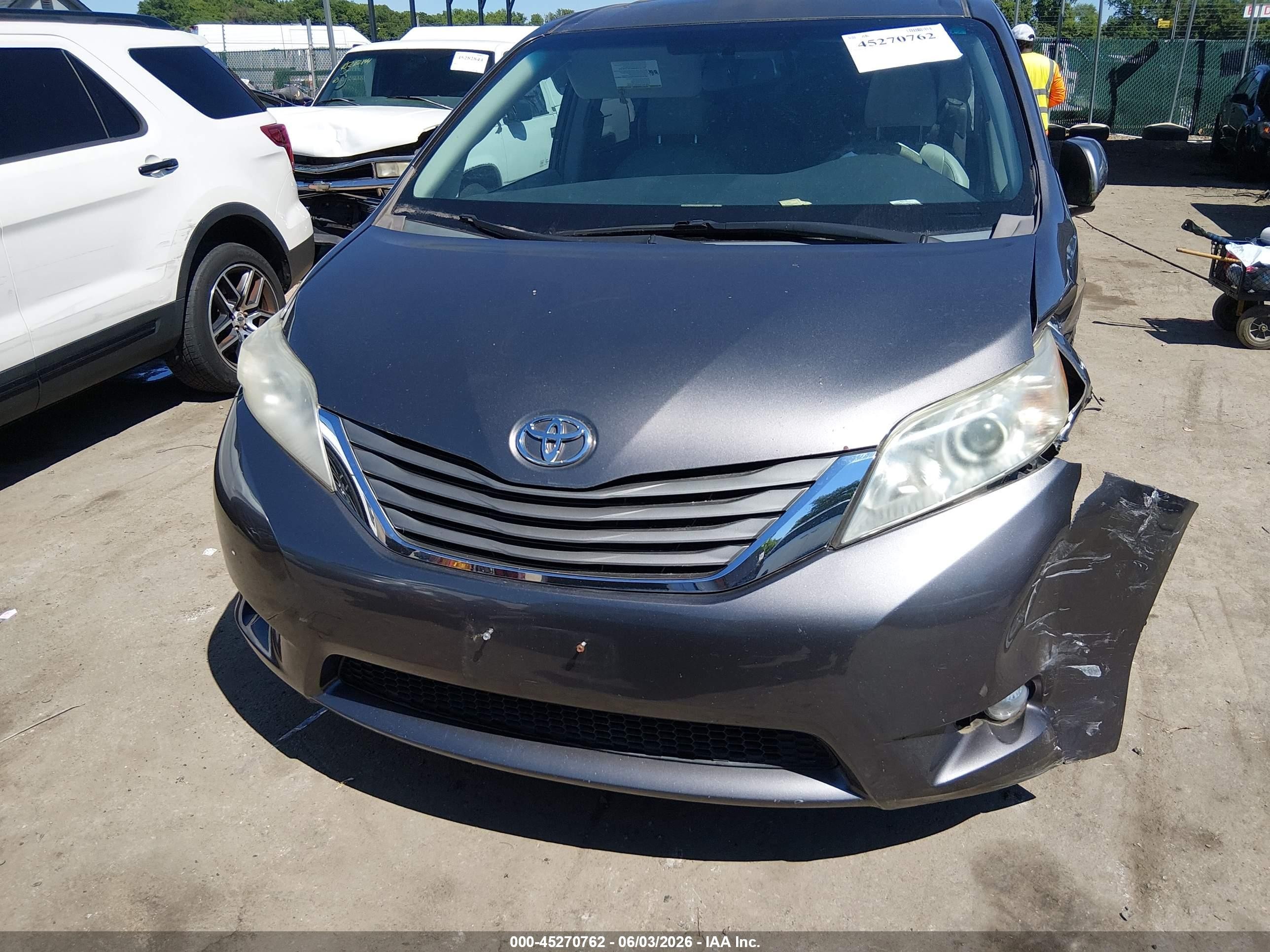 2012 Toyota Sienna Xle 7 Passenger Gray vin: 5TDDK3DC8CS036571