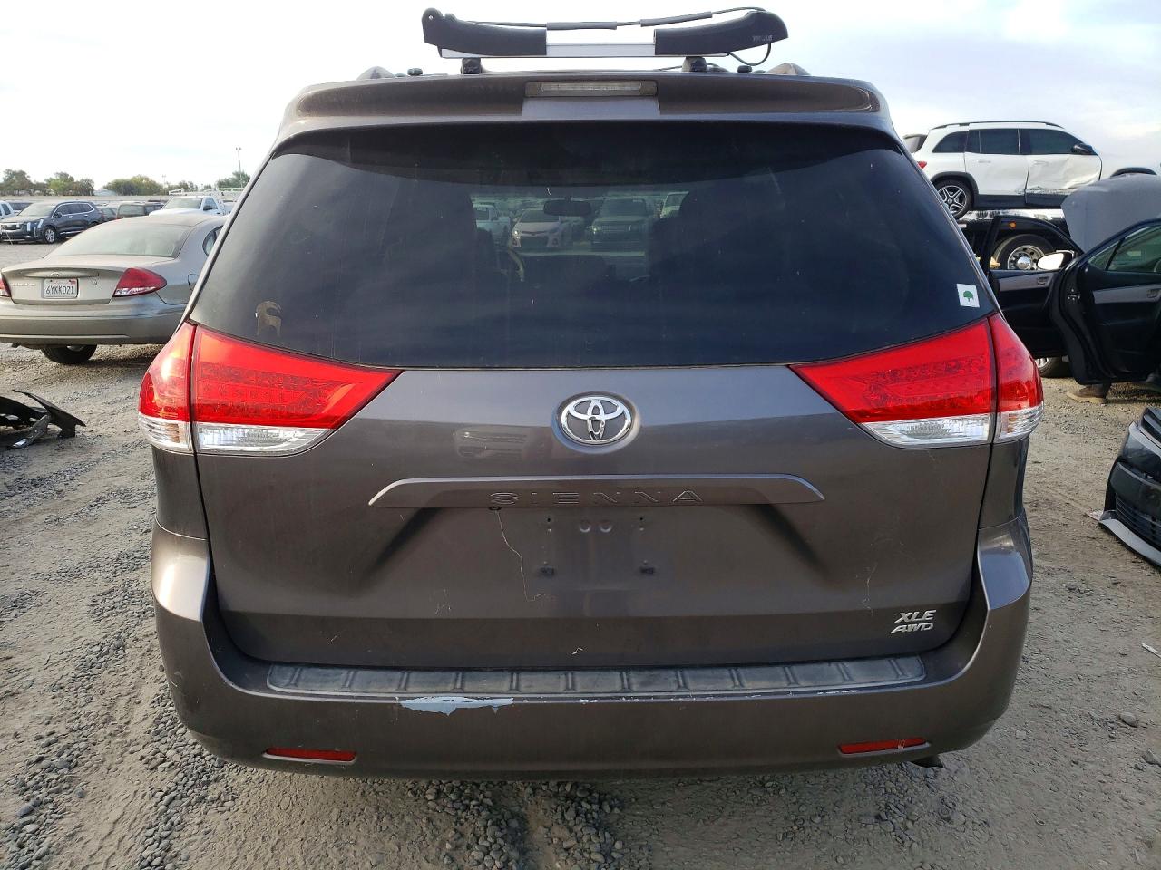 2012 Toyota Sienna Xle 7-passenger Gray vin: 5TDDK3DC8CS039163