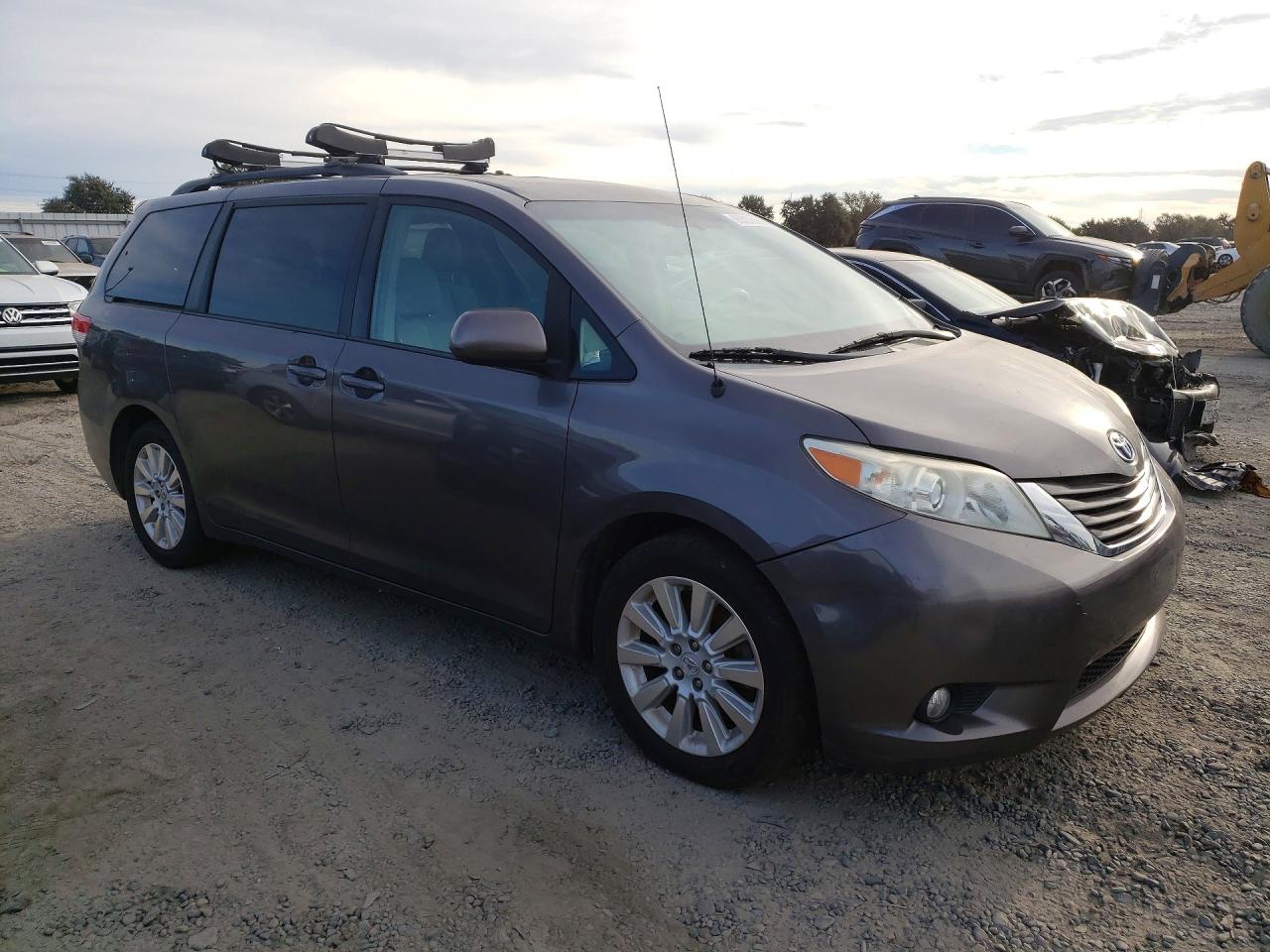 2012 Toyota Sienna Xle 7-passenger Gray vin: 5TDDK3DC8CS039163