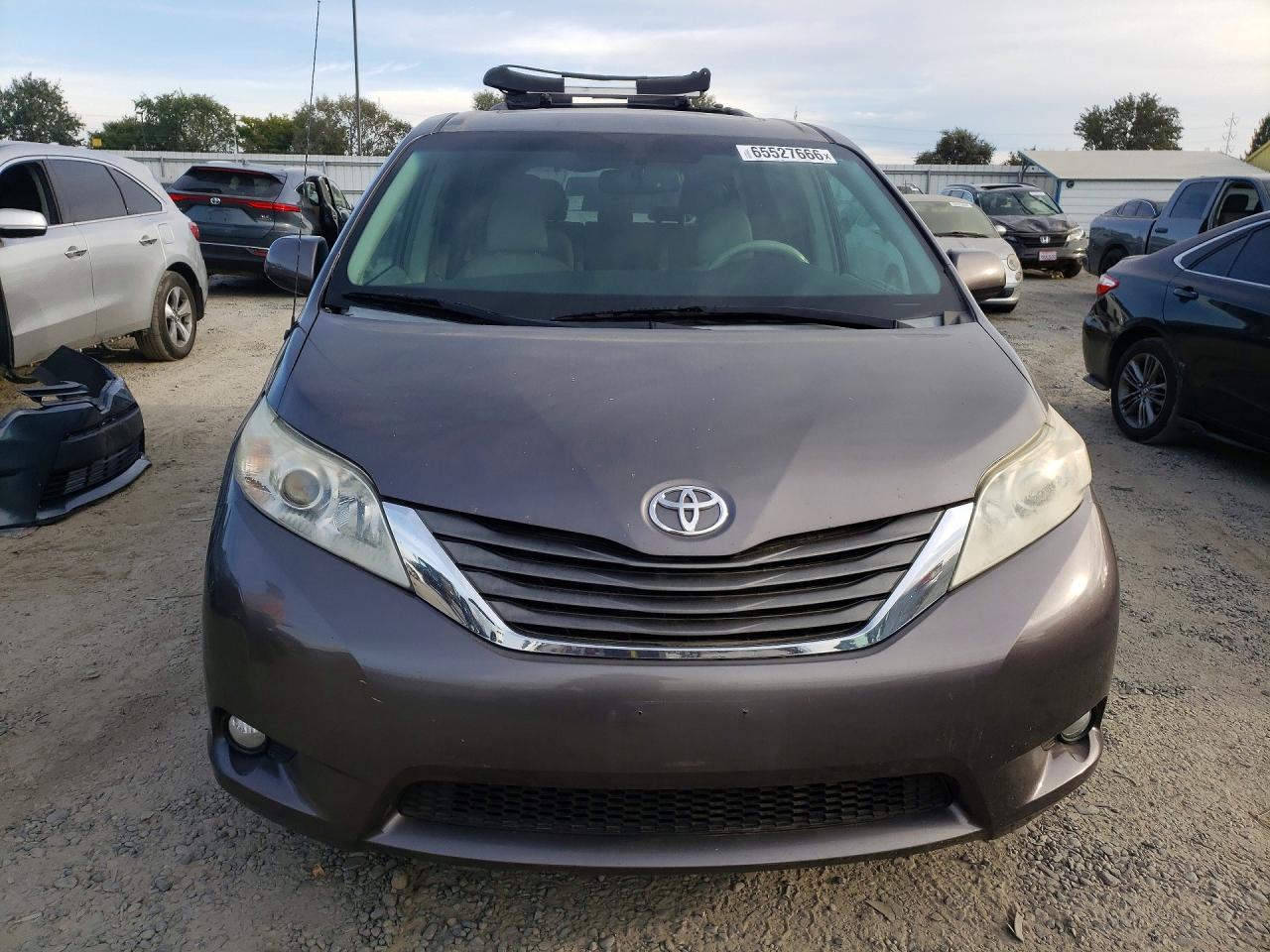 2012 Toyota Sienna Xle 7-passenger Gray vin: 5TDDK3DC8CS039163