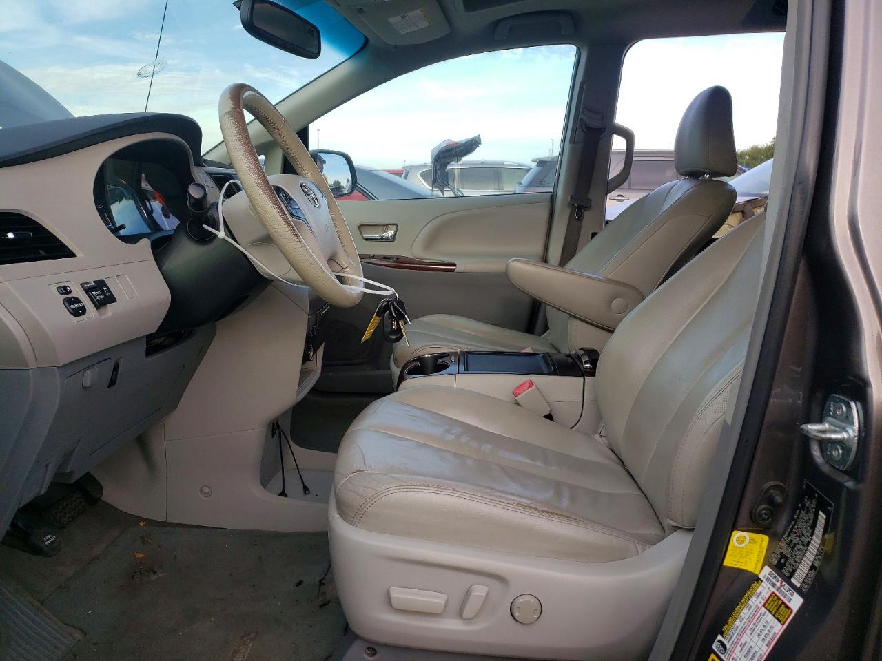 2012 Toyota Sienna Xle 7-passenger Gray vin: 5TDDK3DC8CS039163