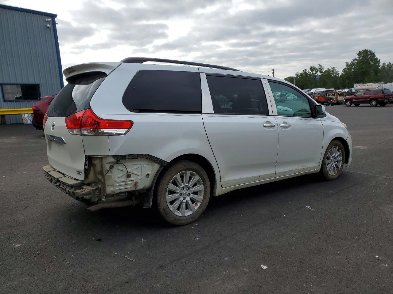 2012 Toyota Sienna Limited 7-passenger White vin: 5TDDK3DC8CS043441