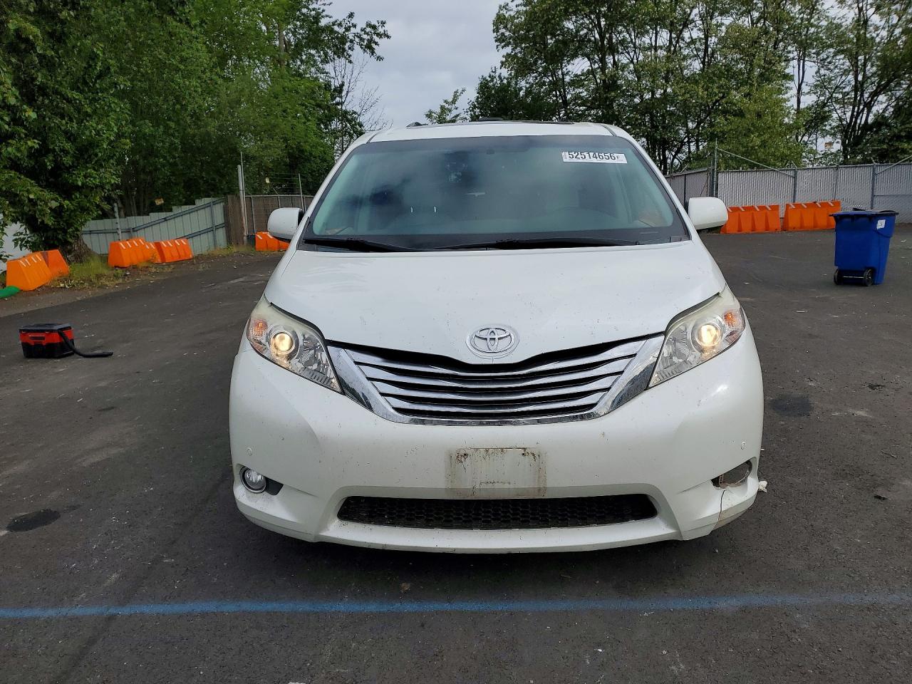 2012 Toyota Sienna Limited 7-passenger White vin: 5TDDK3DC8CS043441