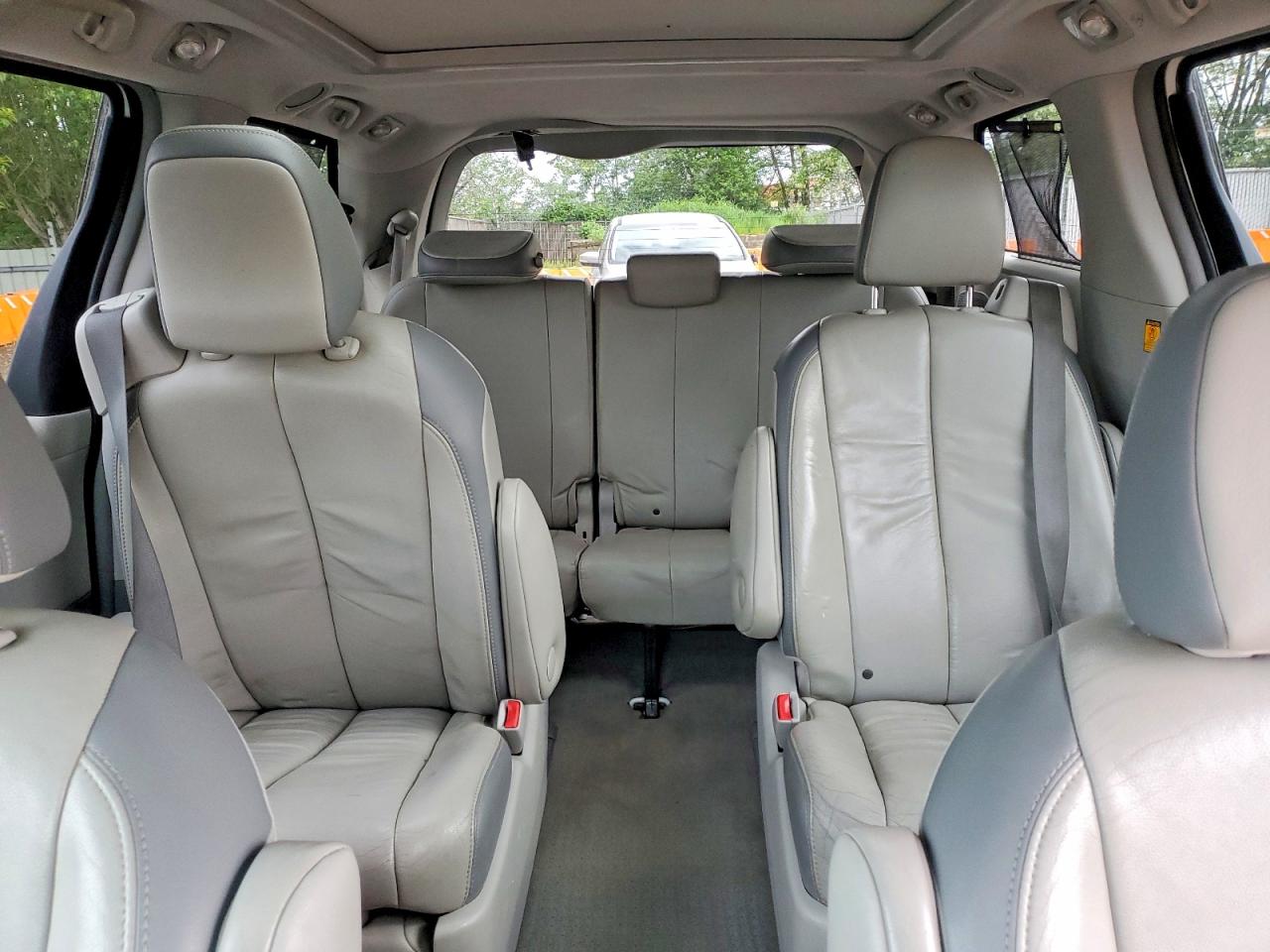 2012 Toyota Sienna Limited 7-passenger White vin: 5TDDK3DC8CS043441