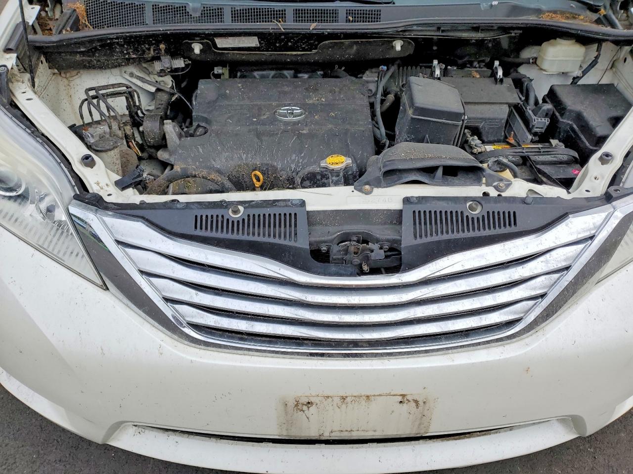 2012 Toyota Sienna Limited 7-passenger White vin: 5TDDK3DC8CS043441