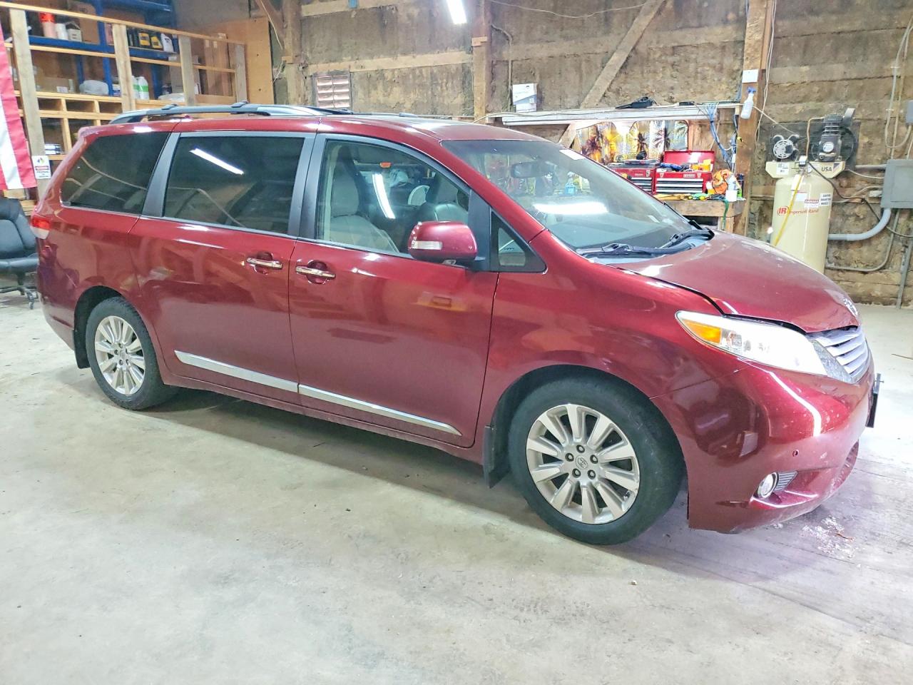 2013 Toyota Sienna Limited 7-passenger Burgundy vin: 5TDDK3DC8DS067448
