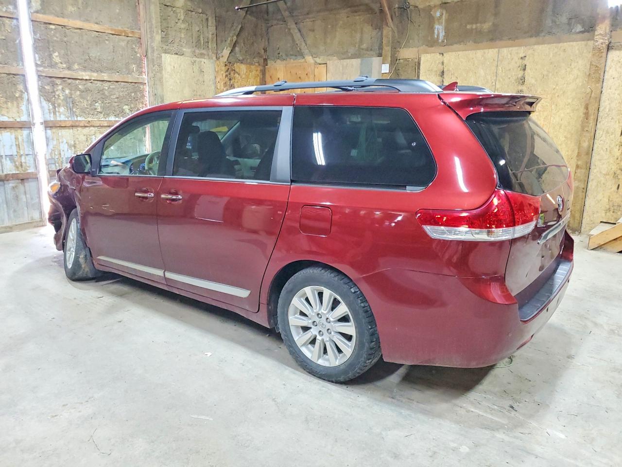 2013 Toyota Sienna Limited 7-passenger Burgundy vin: 5TDDK3DC8DS067448